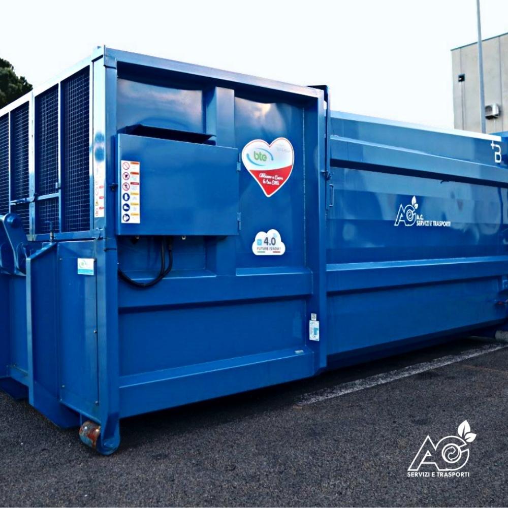 L'attività di noleggio di AC Servizi e Trasporti consiste nella fornitura di cassoni e mini compattatori di ultima generazione per il conferimento di materiale riciclabile (carta, plastica, legno) da parte del cliente finale, il quale ottiene un vantaggio sulle spese di smaltimento. L'attenzione verso l'ambiente, la sicurezza nelle prestazioni del servizio e l'utilizzo di macchinari di ultima generazione sono punti focali della nostra filosofia aziendale
