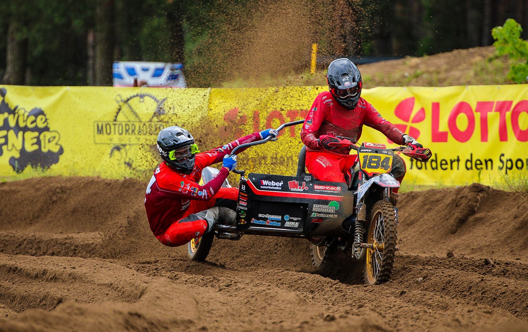 Jan Hoormann vom Motorclub Kamp-Lintfort mit mit seinem Passgier Paul Kinder aus Harzgerode/Sachsen