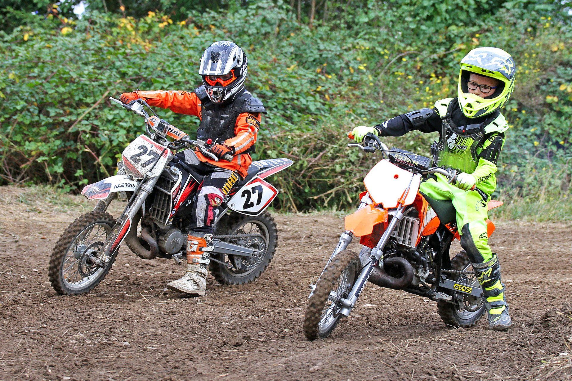 Erstmals gab es beim Open Track am Eyller Berg eine separate Kinder-Strecke. So hatten auch die Jüngsten auf ihren kleinen Maschinchen Spaß und drehten ordentlich am Gasgriff..Foto: Stefan Büschken)