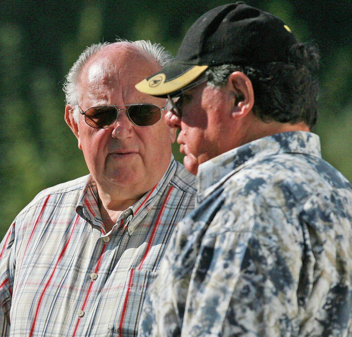 Rolf Bekkering im Gespräch mit seinem Mitstreiter Lutz Szynka