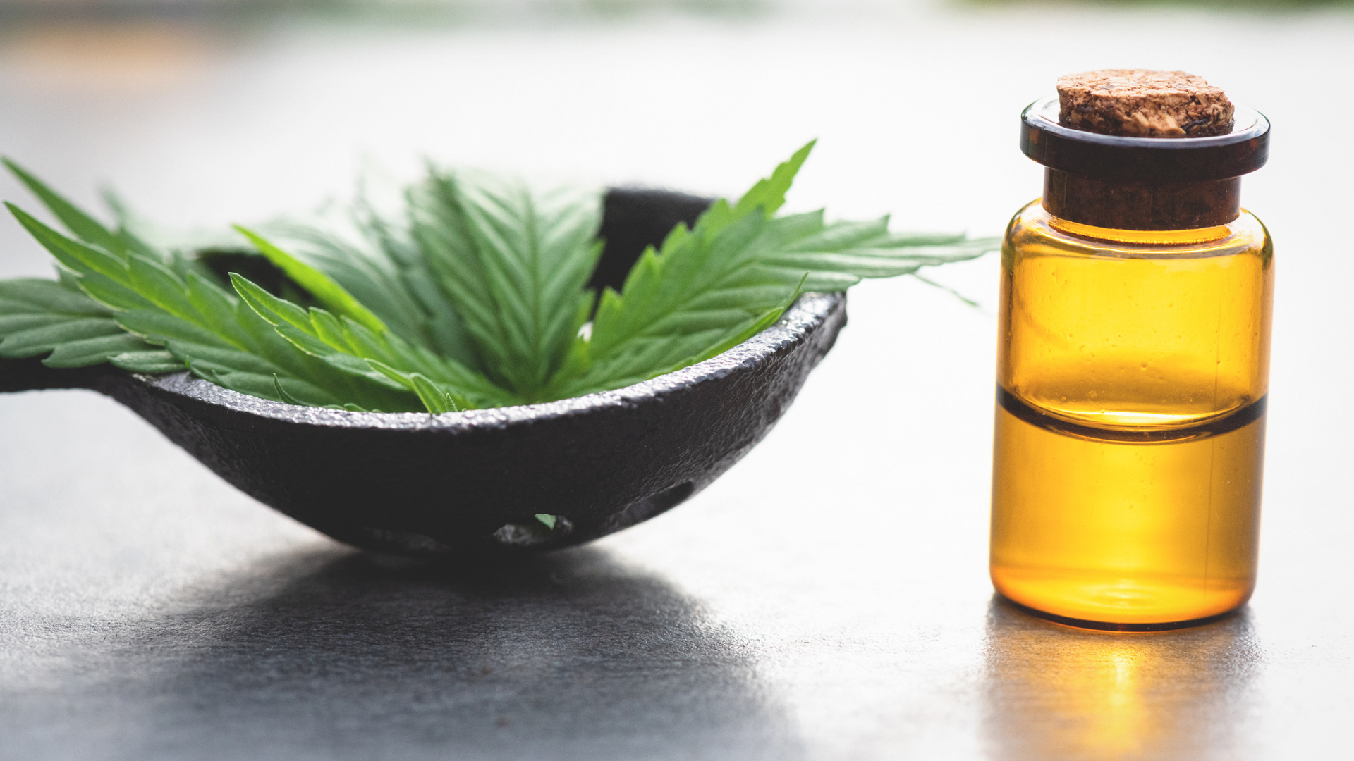 “Aceite de CBD premium, flores de CBD legales y cosmética natural en Elche – Reina Suiza CBD”