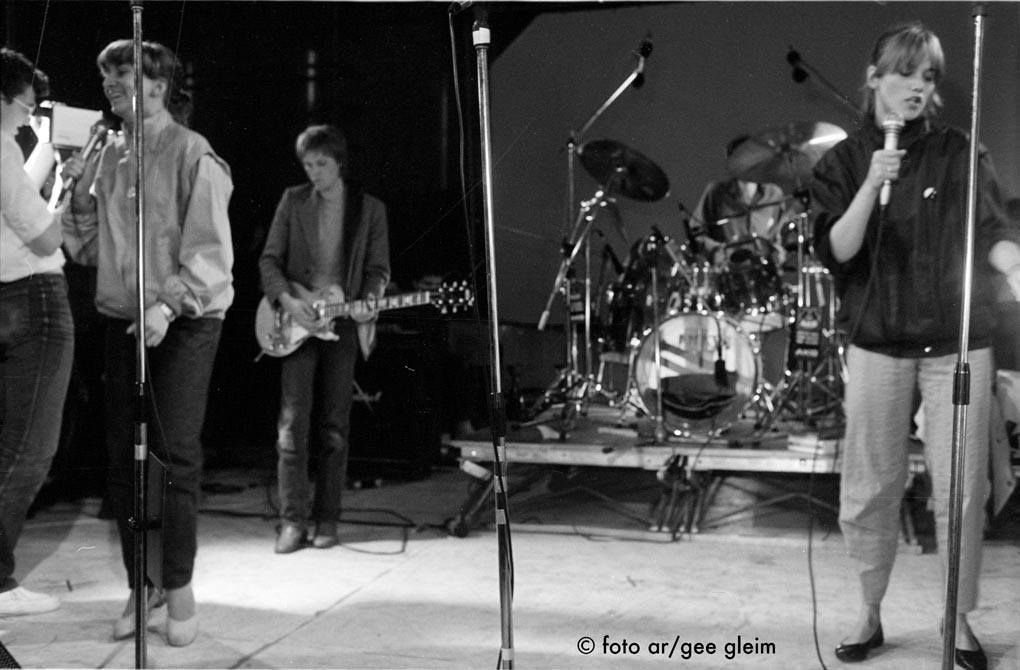 welcome on Ullip Page - Percussion drives Emotionsme on Ullip Page - Percussion drives Emotions  Plakate