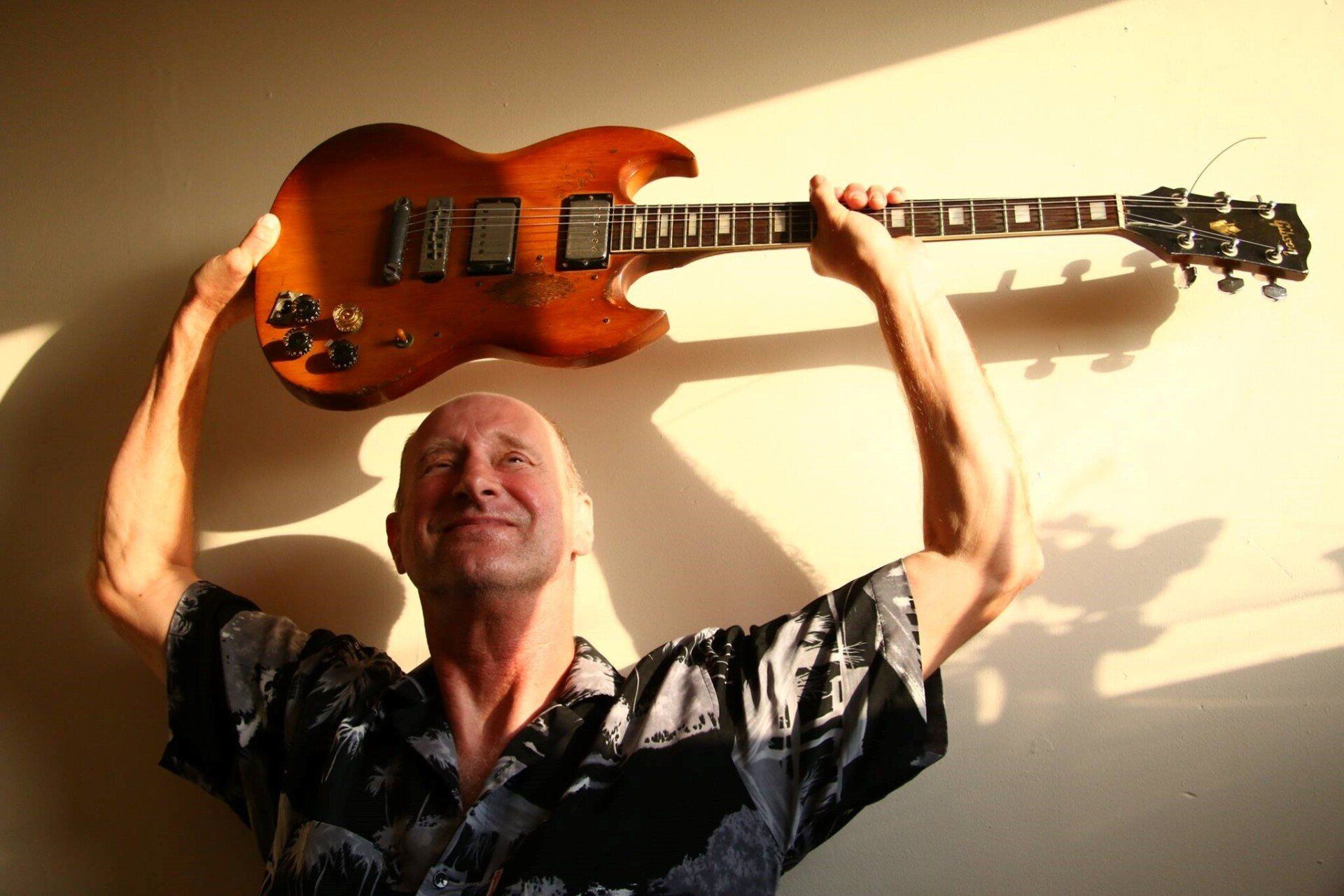 Mark Hewins Ullip - Percussion drives Emotions  - official Homepage