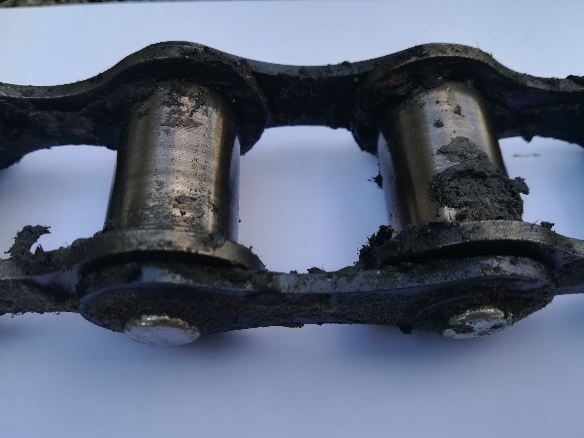 Verschmutzte Rollenkette 12B-1 Verschmutzte Rollenkette 12B-1