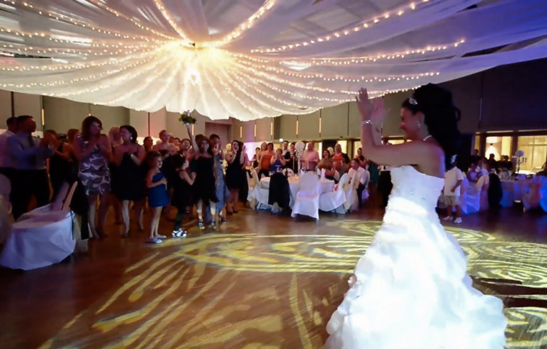Wunderschön Brautstraußwurf Hochzeit mit DJ in Kassel