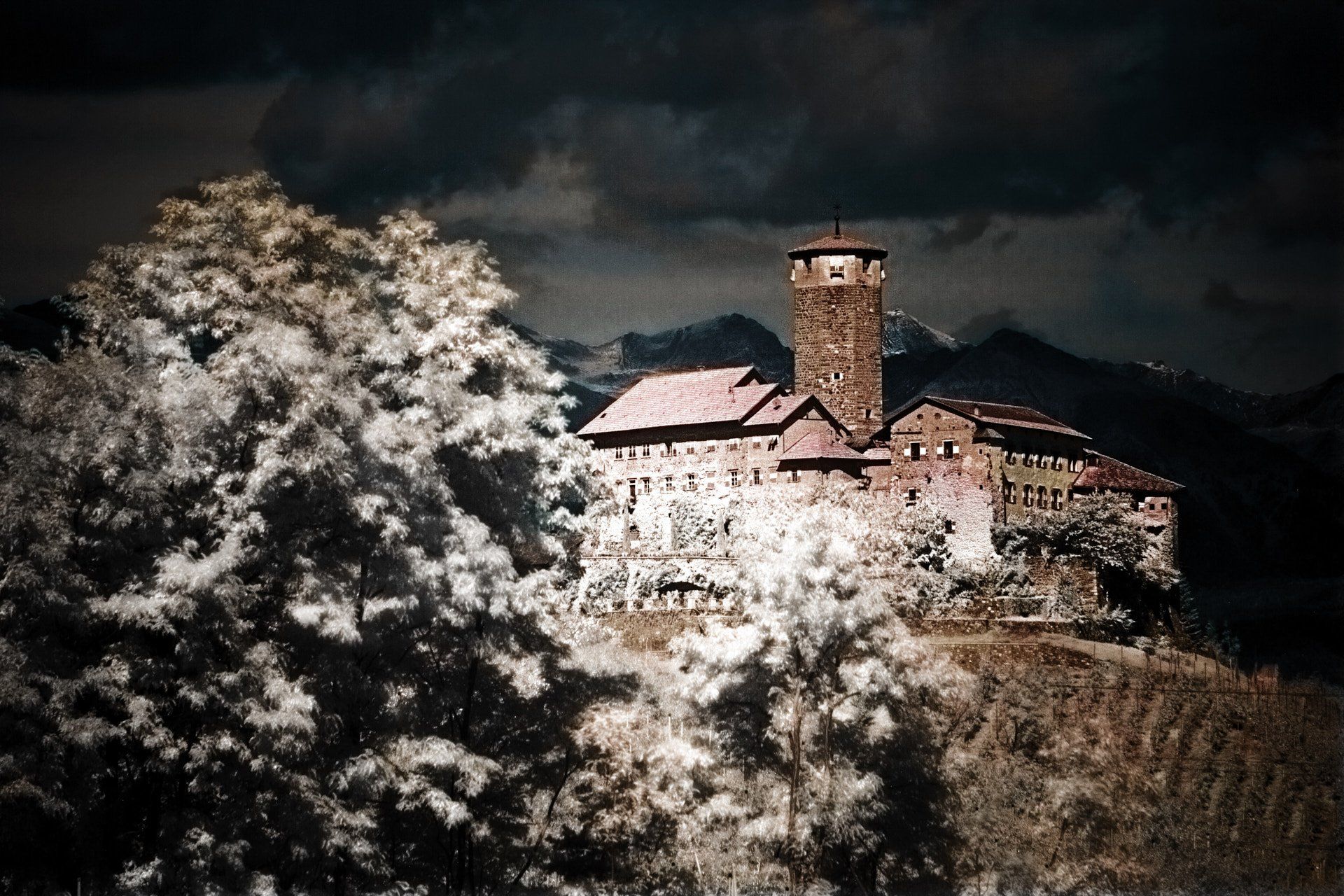 castel_valer castel_valer