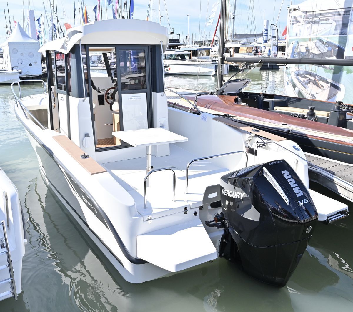 OCQUETEAU OSTREA 710 TIMONIER - Modelo similar al Ostrea 600 de mayor tamaño, motorizacion y espacio en cabina para camas