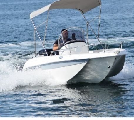 Mareti 4,30 Open , tiene 3 quillas, superestable, gran espacio para solarrium