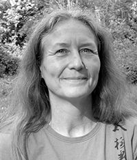 Almut Schmitz ist freiberufliche Redakteurin und Lektorin. Praktiziert seit 1983 Taijiquan und unterrichtet im Raum Hamburg.