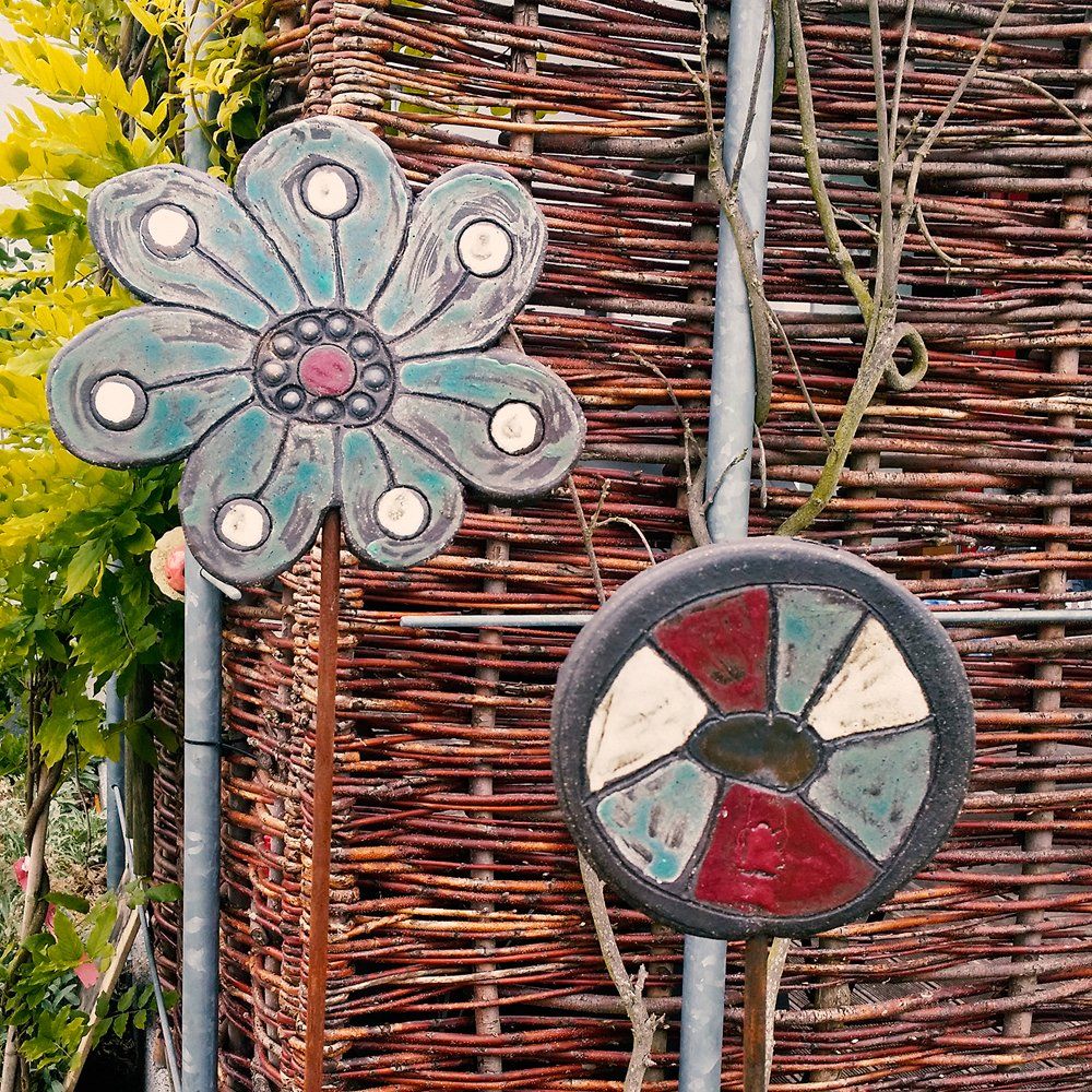 Keramik Dekoration im Garten