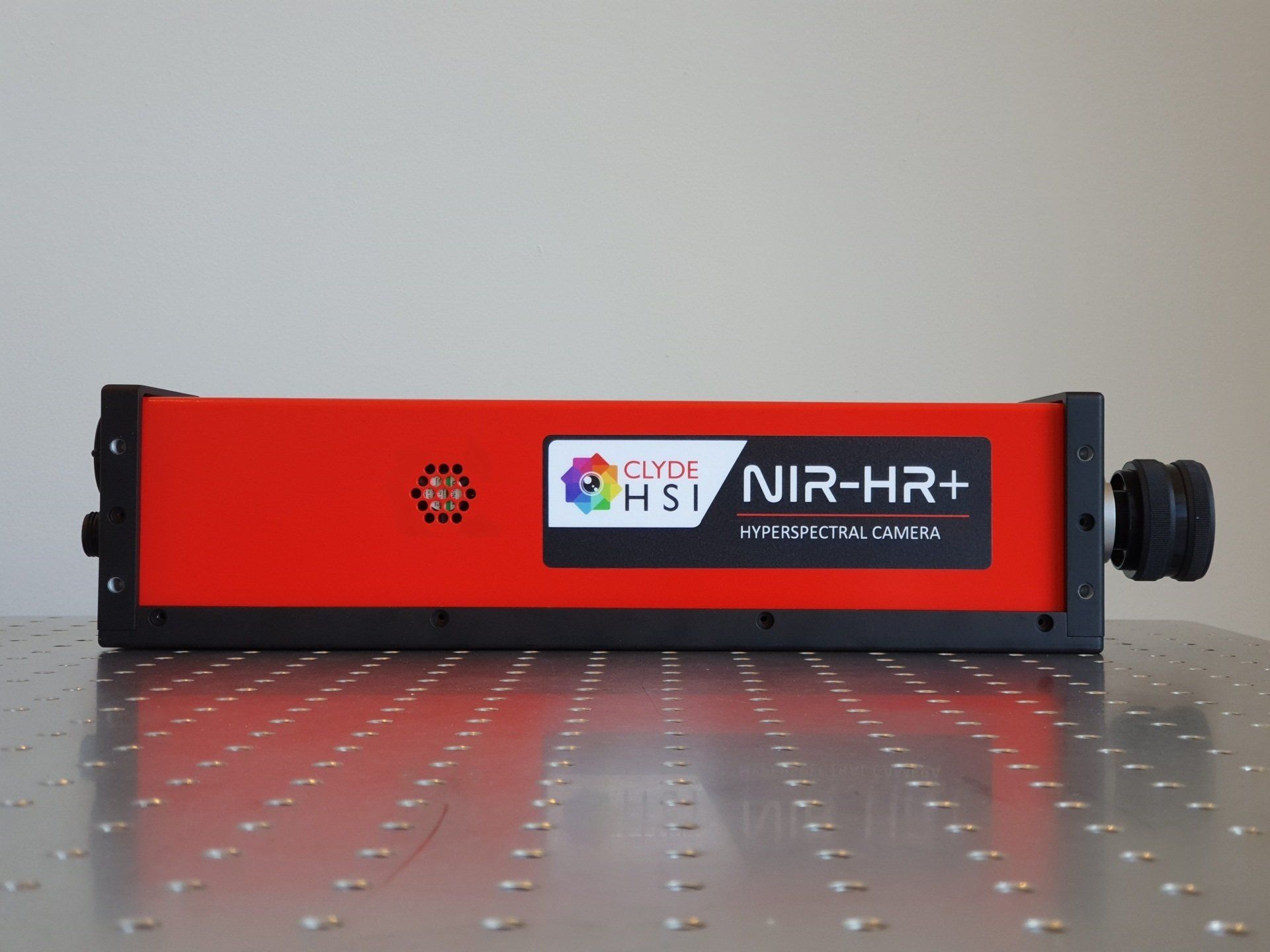 ClydeHSI NIR hyperspectral camera lying on THOR labs optical table