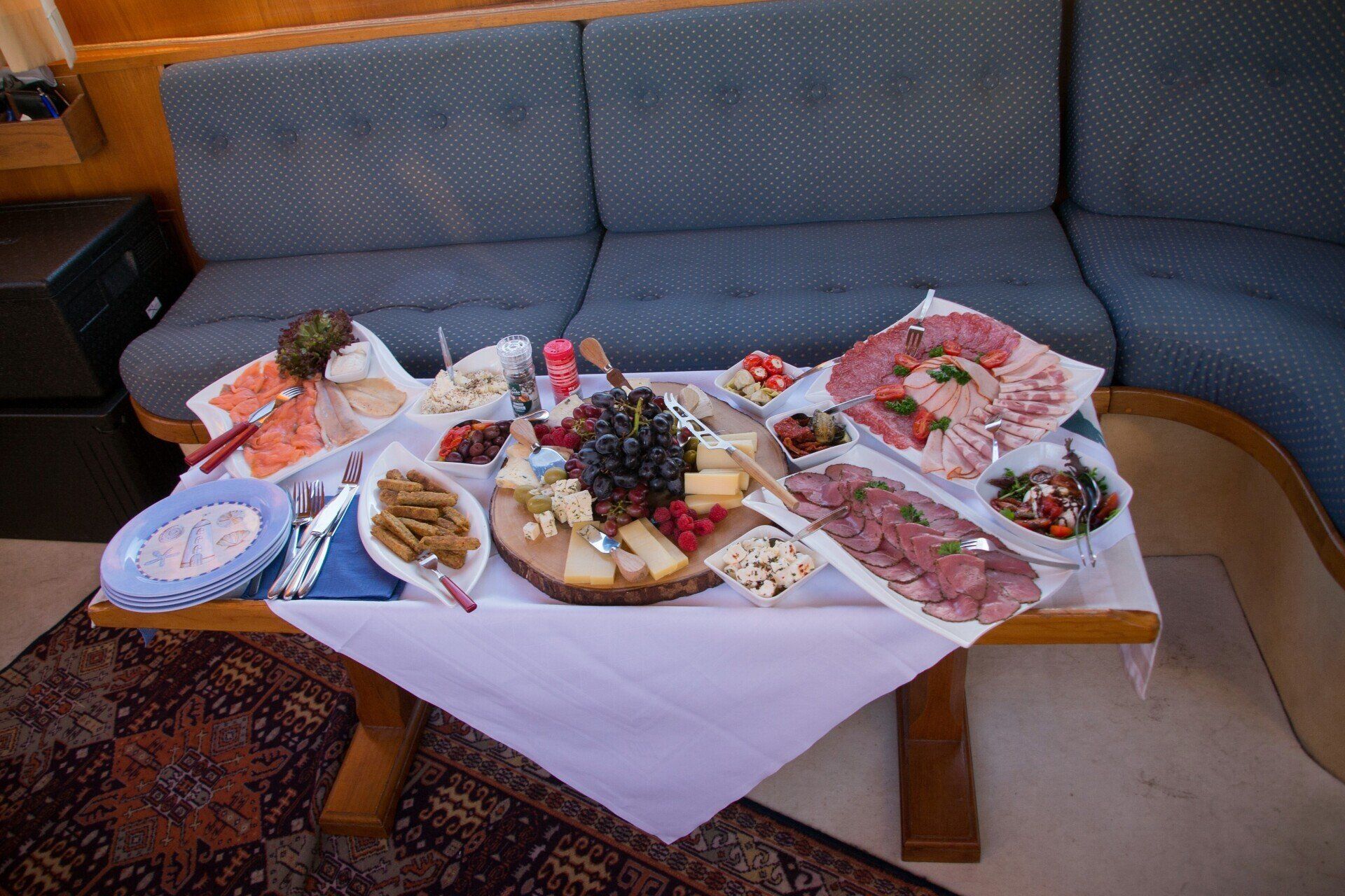 Bodensee Motorboot Charter, Bodensee Yachtcharter, Heiratsantrag Bodensee, Dinner for 2 Bodensee, Partyboot Bodensee