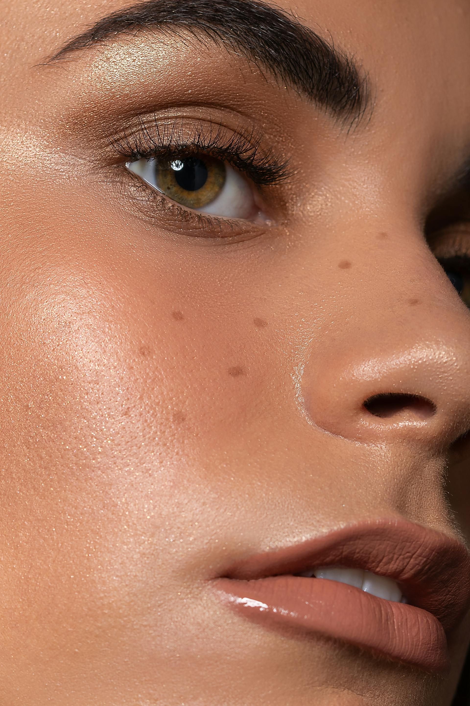 Rostro mujer uso productos coreanos