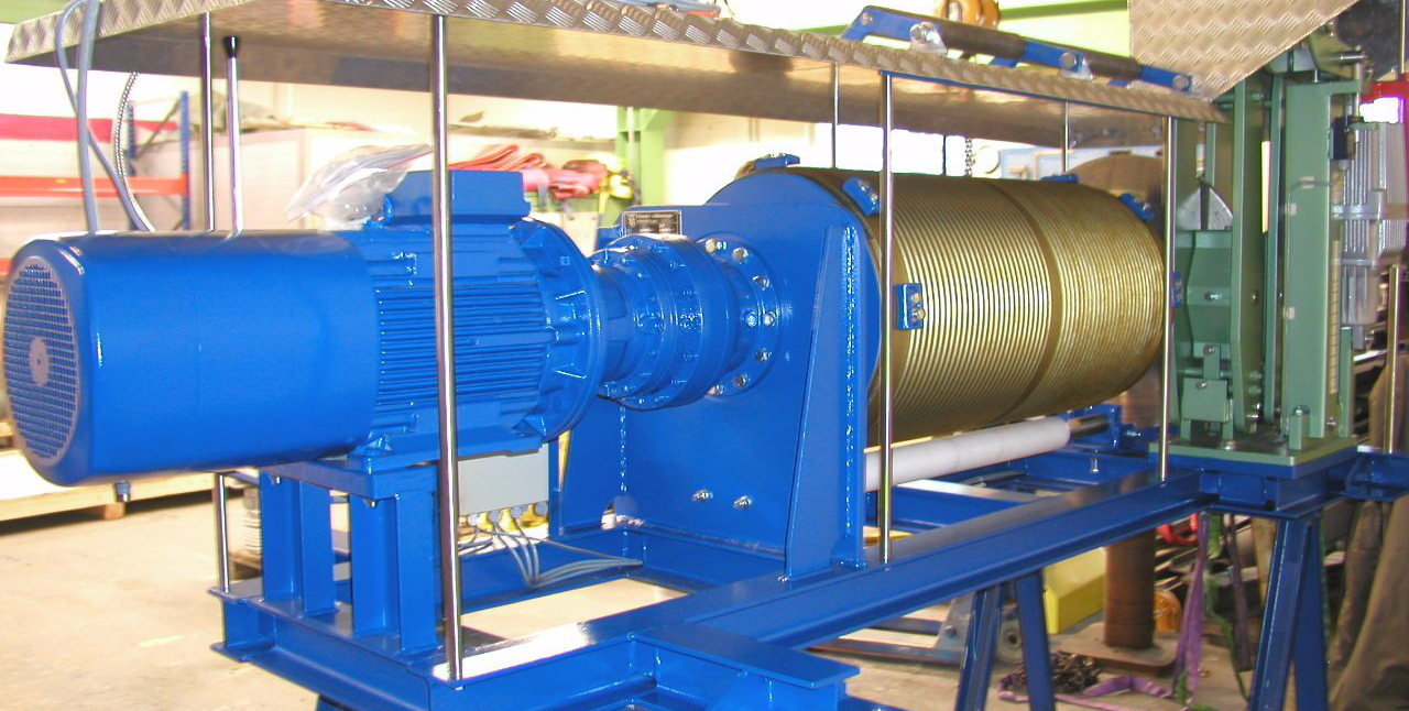 MONTIC electric winch for amusement rides