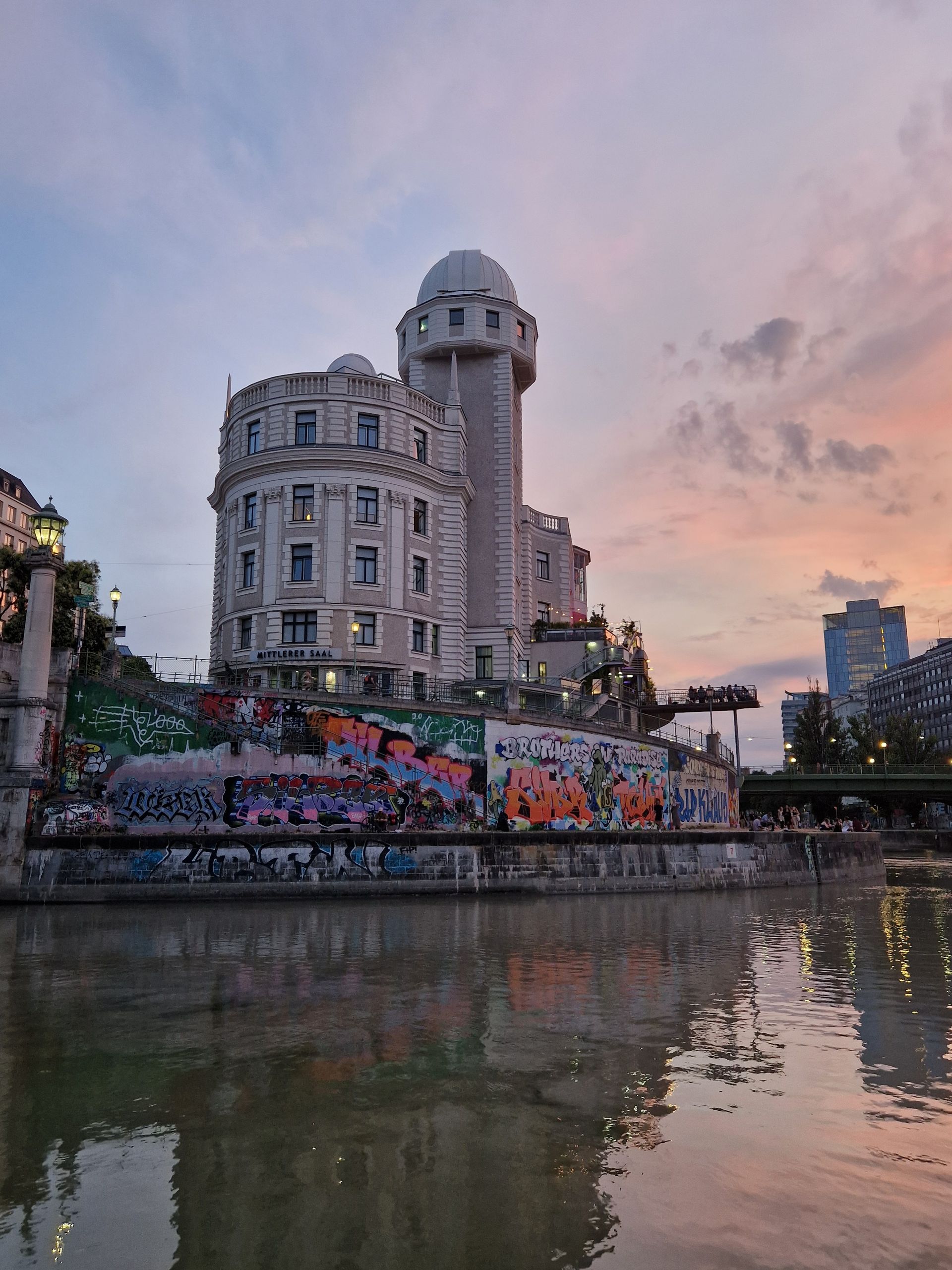 Urania Sternenwarte in Wien und Donaukanal
