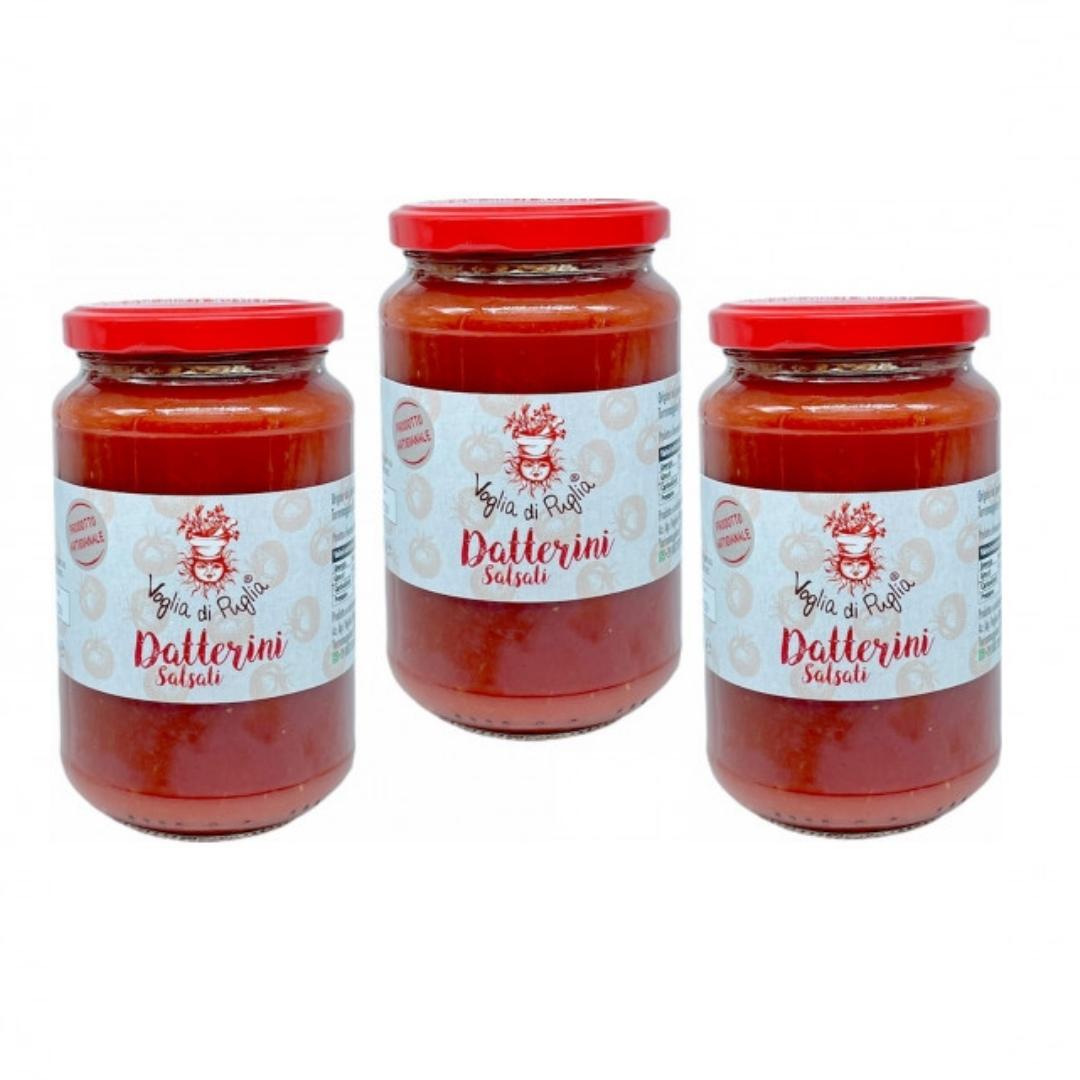 Voglia Di Puglia Datterini Rossi Salsati Artigianali Senza Glutine Pomodori cresciuti e raccolti nella nostra azienda agricola a filiera corta. conservati in finissima passata di pomodoro datterino, pregiata varietà italiana, senza alcun tipo di conservante o colorante. ottimi per la preparazione di una focaccia pizza o friselle, sugo al basilico, insaporire minestre, secondi di carne e pesce, ingredienti: pomodori datterini freschi italiani, sale. SENZA CONSERVANTI E COLORANTI.