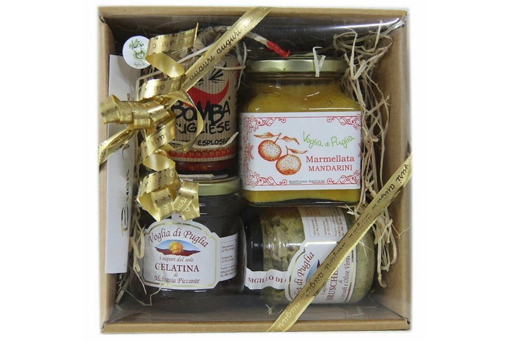 Cesto regalo per ogni occasione, differentemente dai soliti cestini commerciali, questa idea regalo contiene prodotti artigianali senza conservanti, lavorati esclusivamente con aceto di vino artigianale, e conservati in olio extravergine d'oliva Peranzana nostrano.cestino gourmet made in Puglia(è possibile comunque modificare i prodotti all'interno del cestino contattantoci) Cesto gourmet Natalizio Prodotti Tipici Artiginali in Olio Extra Vergine d'oliva