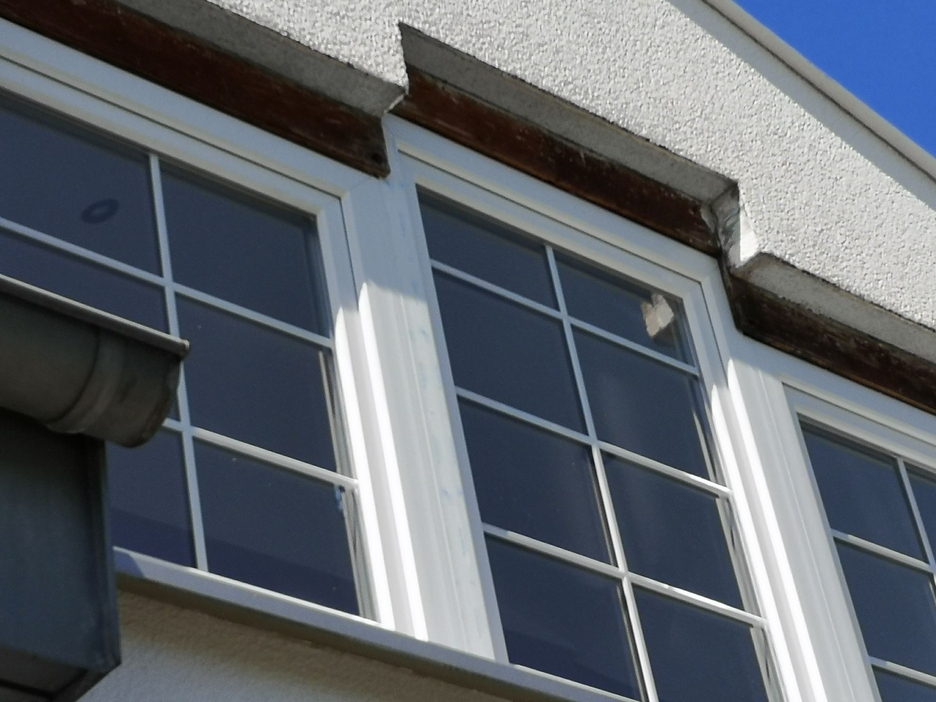 Fensterbauer, 3 Fenster im Obergeschoss