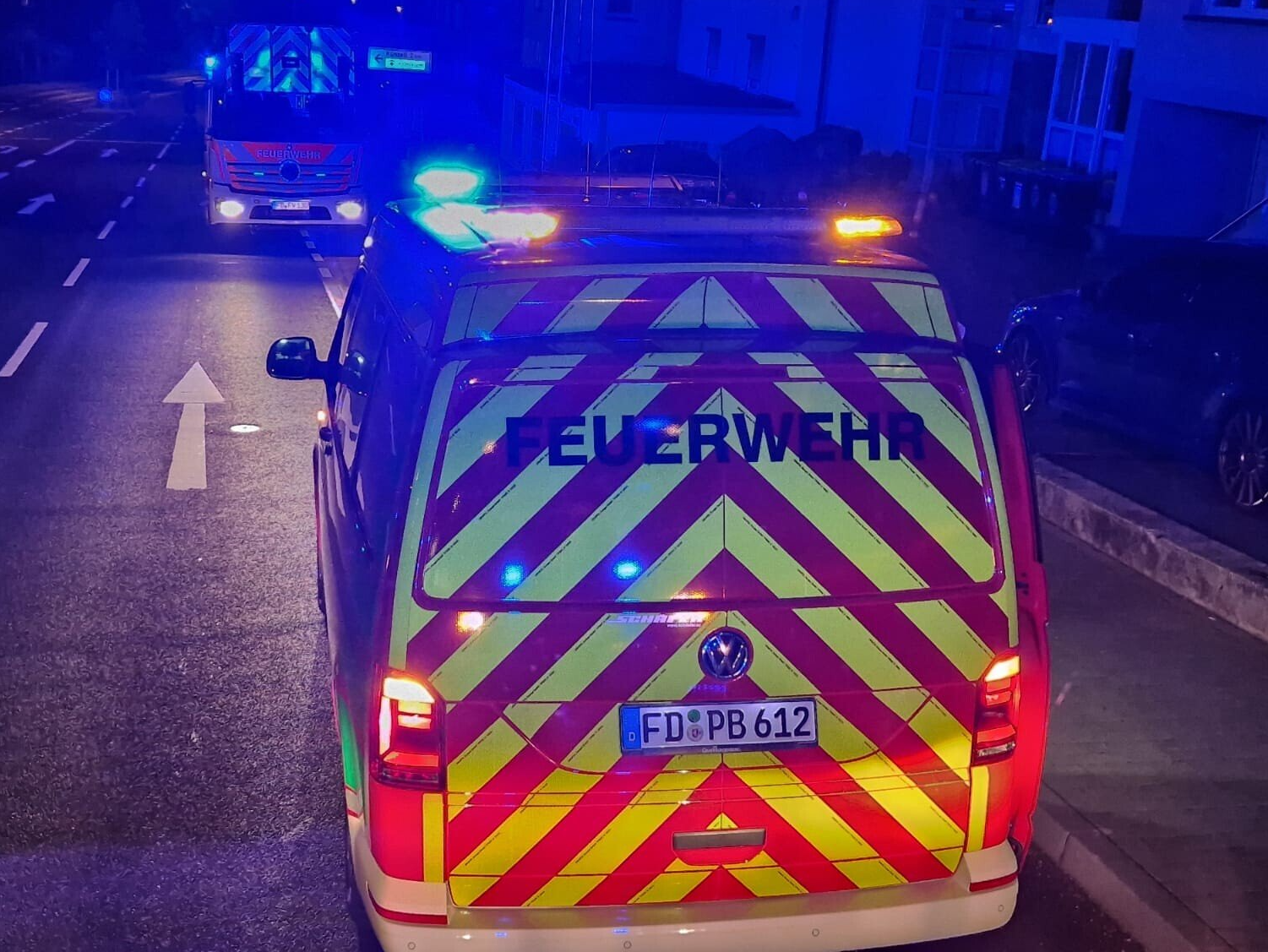 ELW1 Feuerwehr Petersberg-Mitte und DLK Feuerwehr Fulda-Mitte im Einsatz Foto: M. Vogel