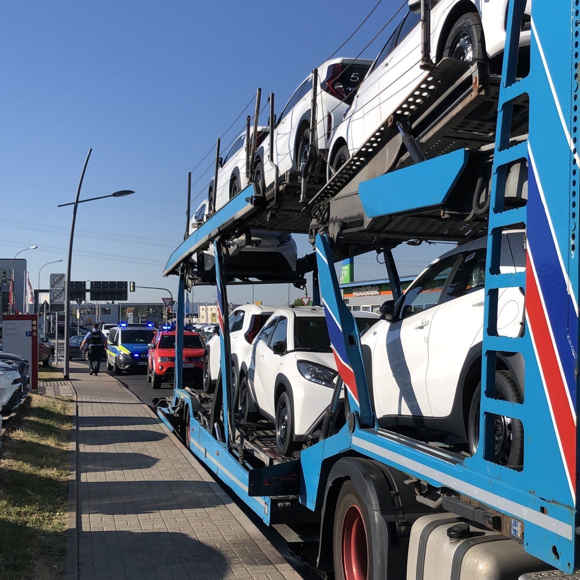 Absicherung der Einsatzstelle durch Polizei und VRW Foto: E. Schwiesow