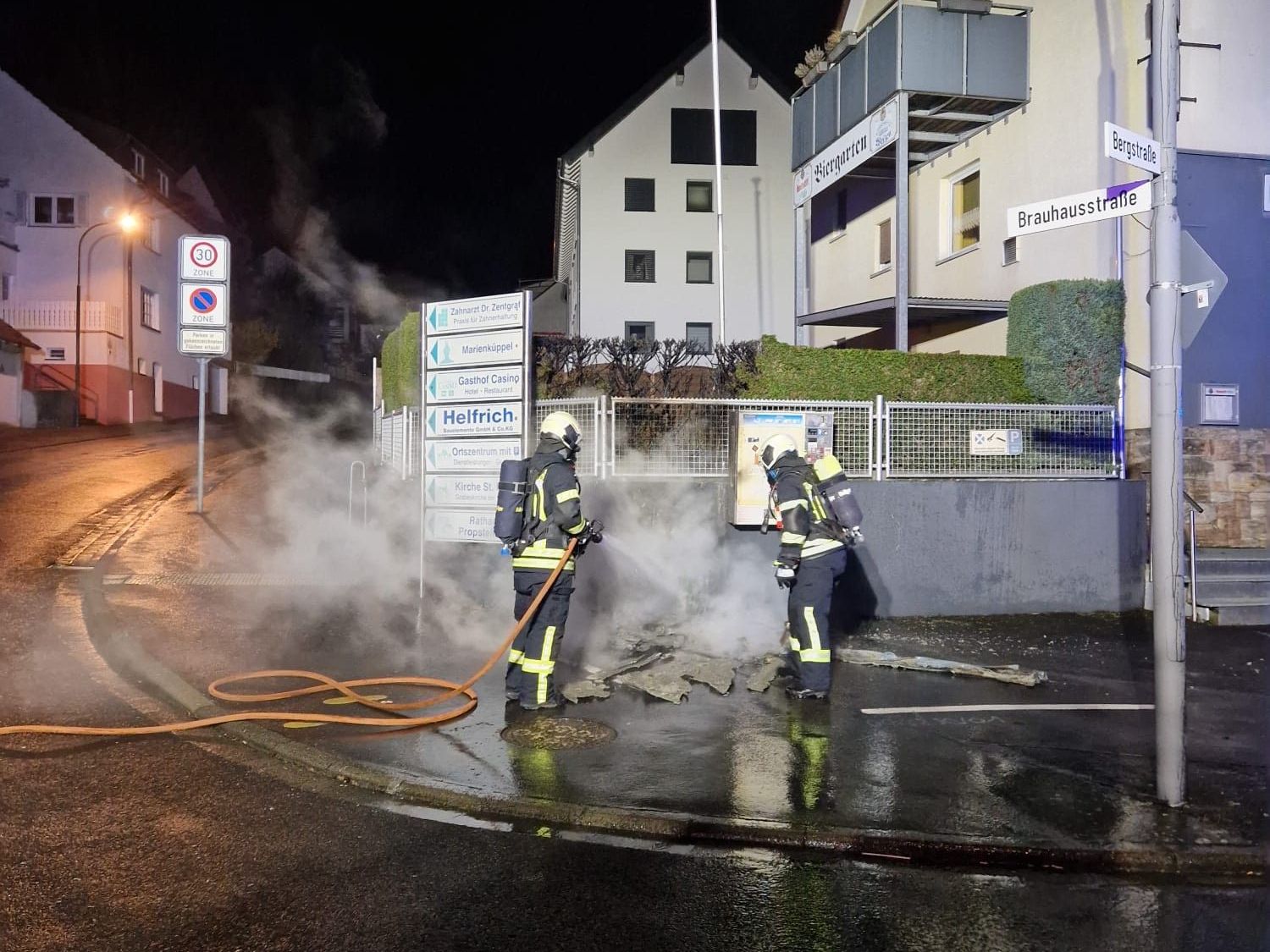 Feuerwehr Petersberg-Mitte im Brandeinsatz Foto: L. Vogel