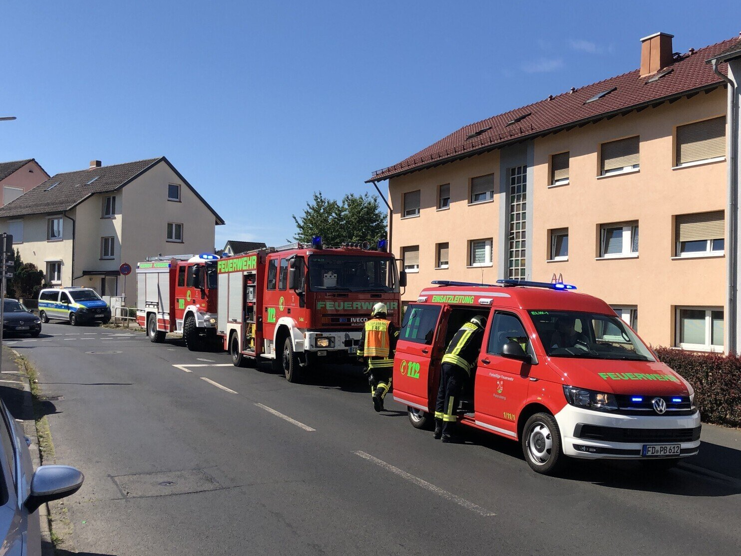 Der Löschzug der Feuerwehr Petersberg-Mitte beim ausgelösten Rauchwarnmelder Foto: E. Schwiesow