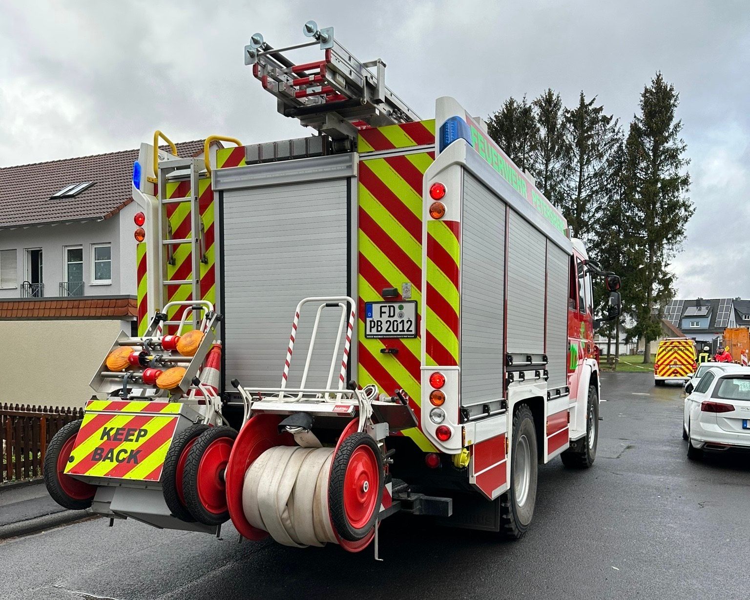 LF 20/16 und ELW1 im Einsatz LF 20/16 und ELW1 beim gemeldeten Gasaustritt in Petersberg