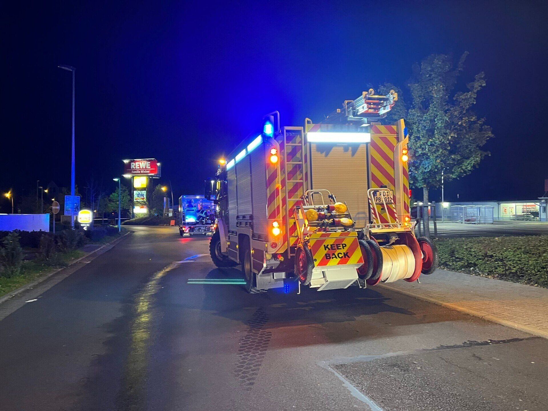 LF 20/16 und GW-L Feuerwehr Petersberg-Mitte im Ölspureinsatz Foto: M Kirsch