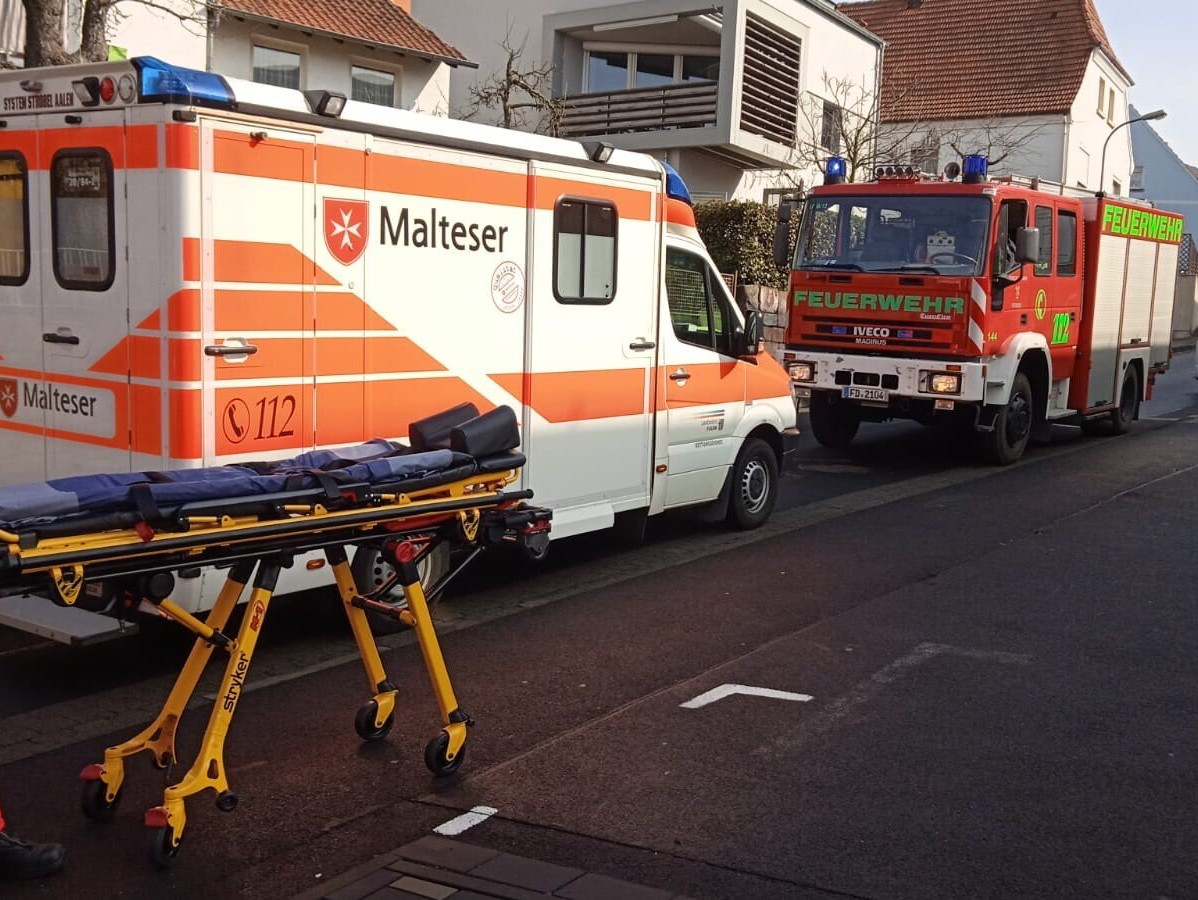 RTW und LF 16/12 bei Patientenrettung über DLK. Foto: Manuel Kirsch