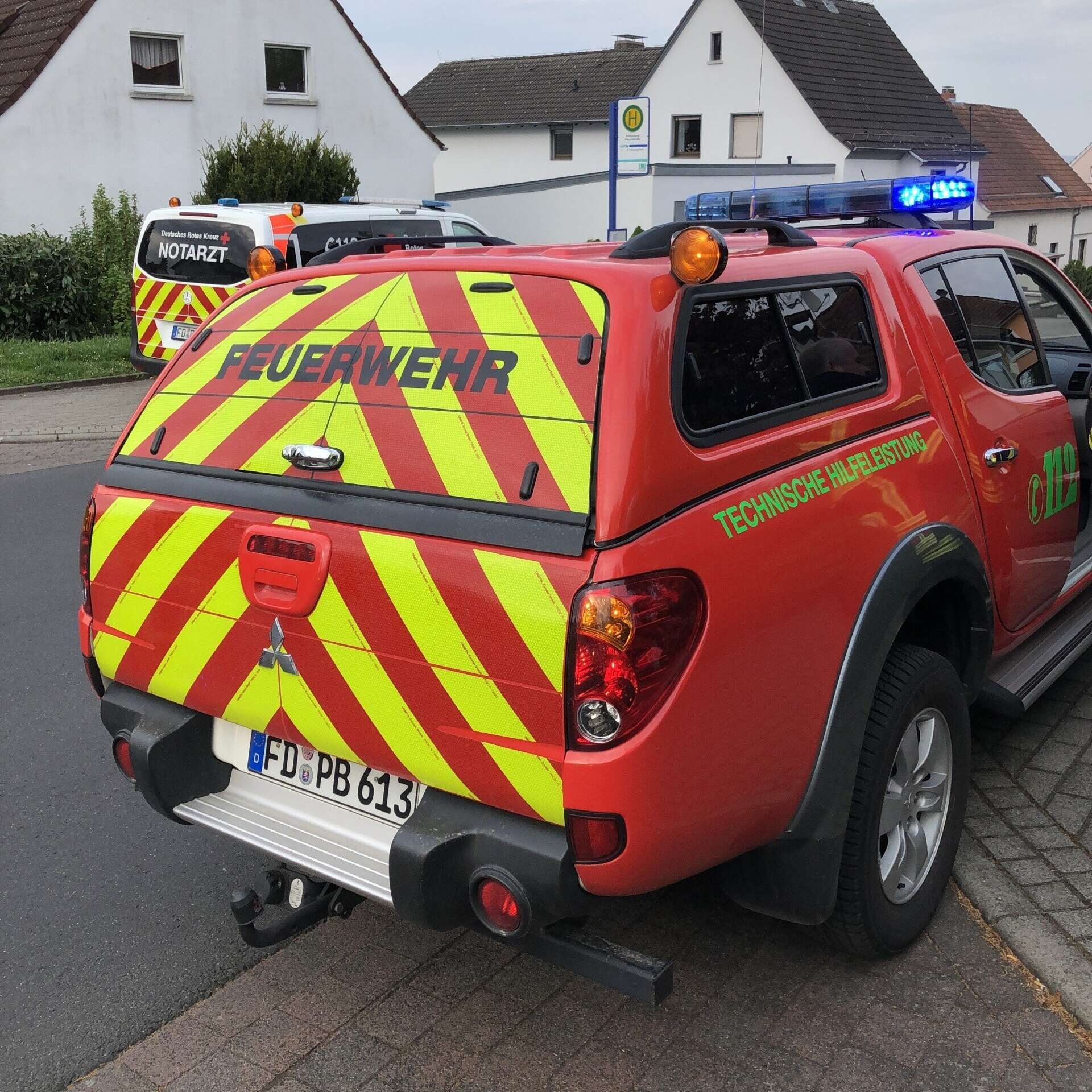 VRW und NEF im Hilfeleistungseinsatz