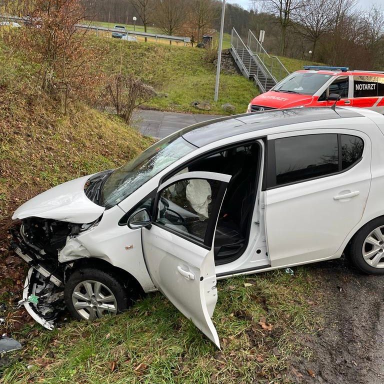 Verkehrsunfall auf Petersberger Landstraße Verkehrsunfall auf Petersberger Landstraße, NEF des Malteser Hilfsdienstes Fulda. Foto: Feuerwehr Petersberg