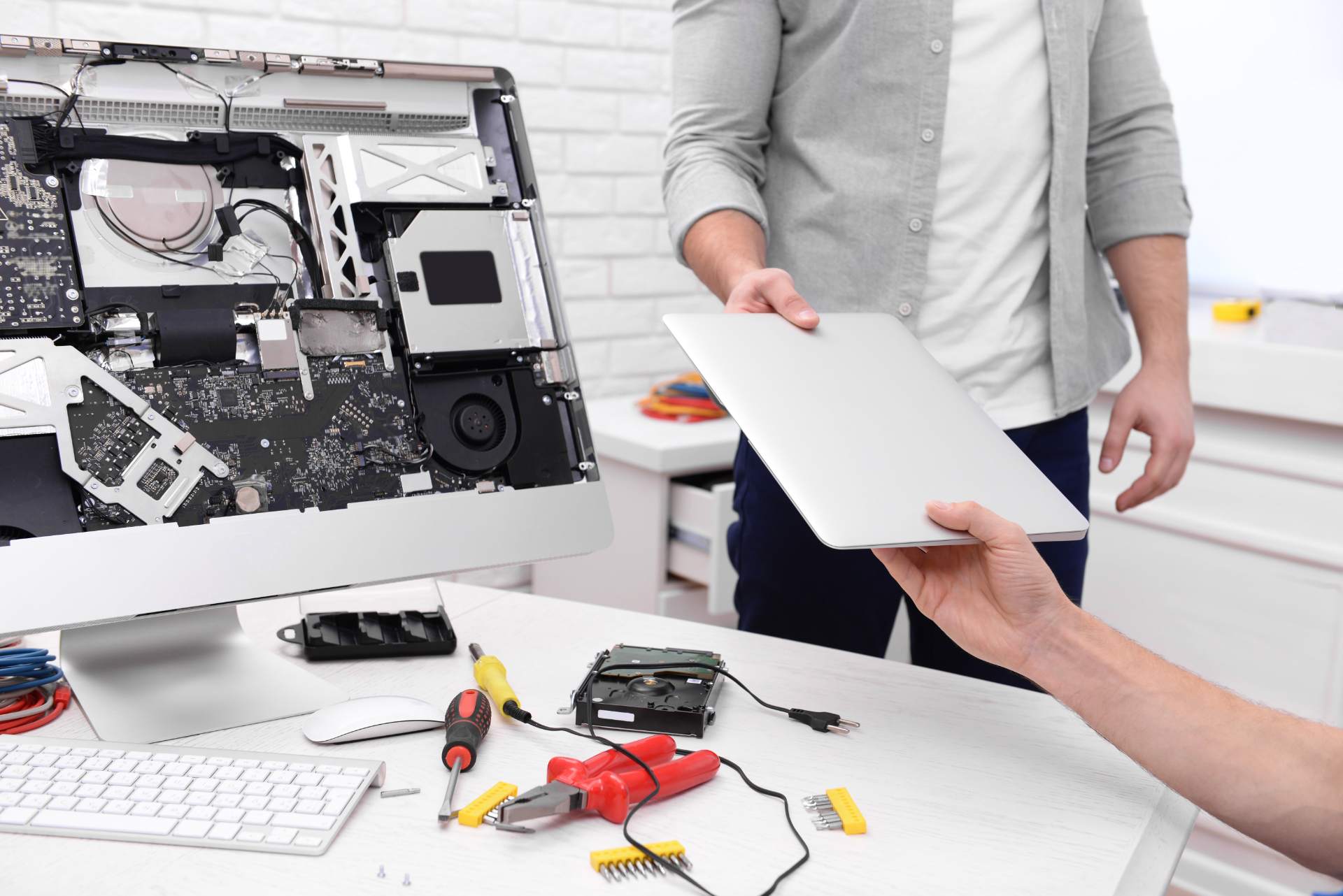 Expert Mac setup service including software installation and user environment personalization