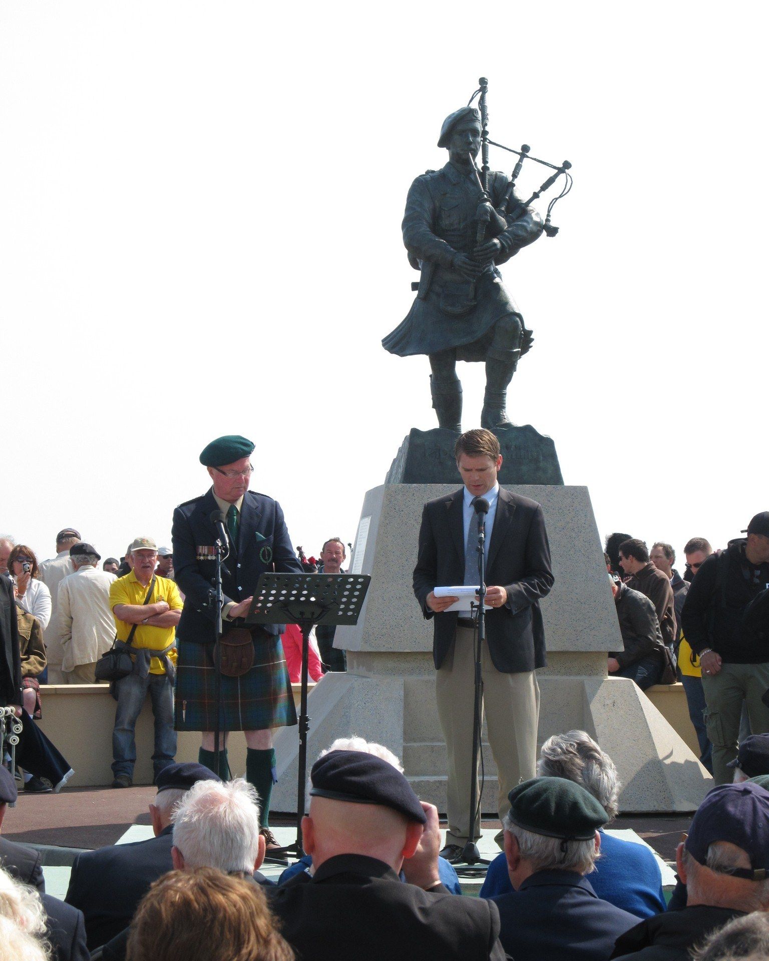 Statue of D-Day Piper Bill Millin