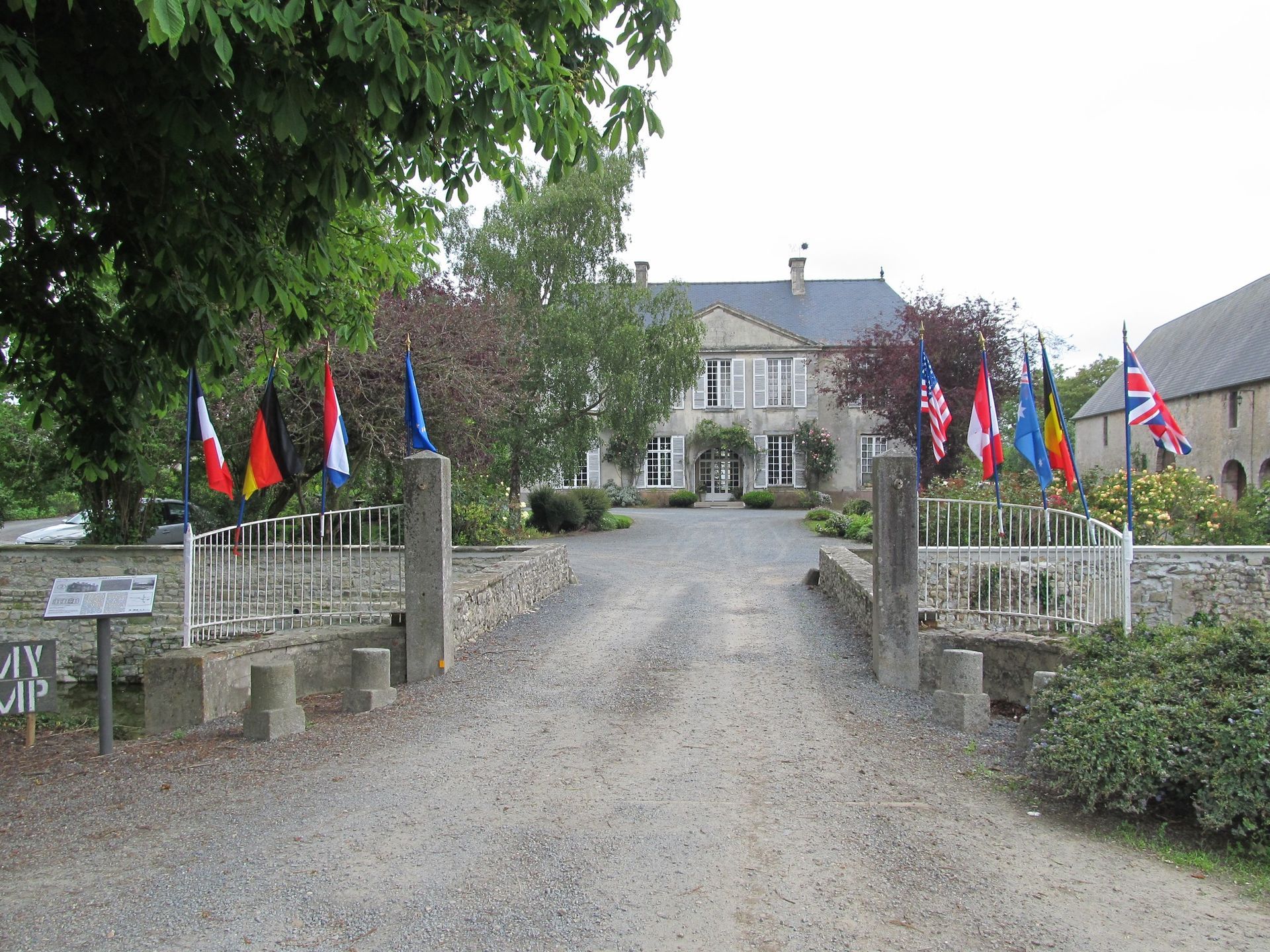 Entrance gate to the Chateau Vouilly