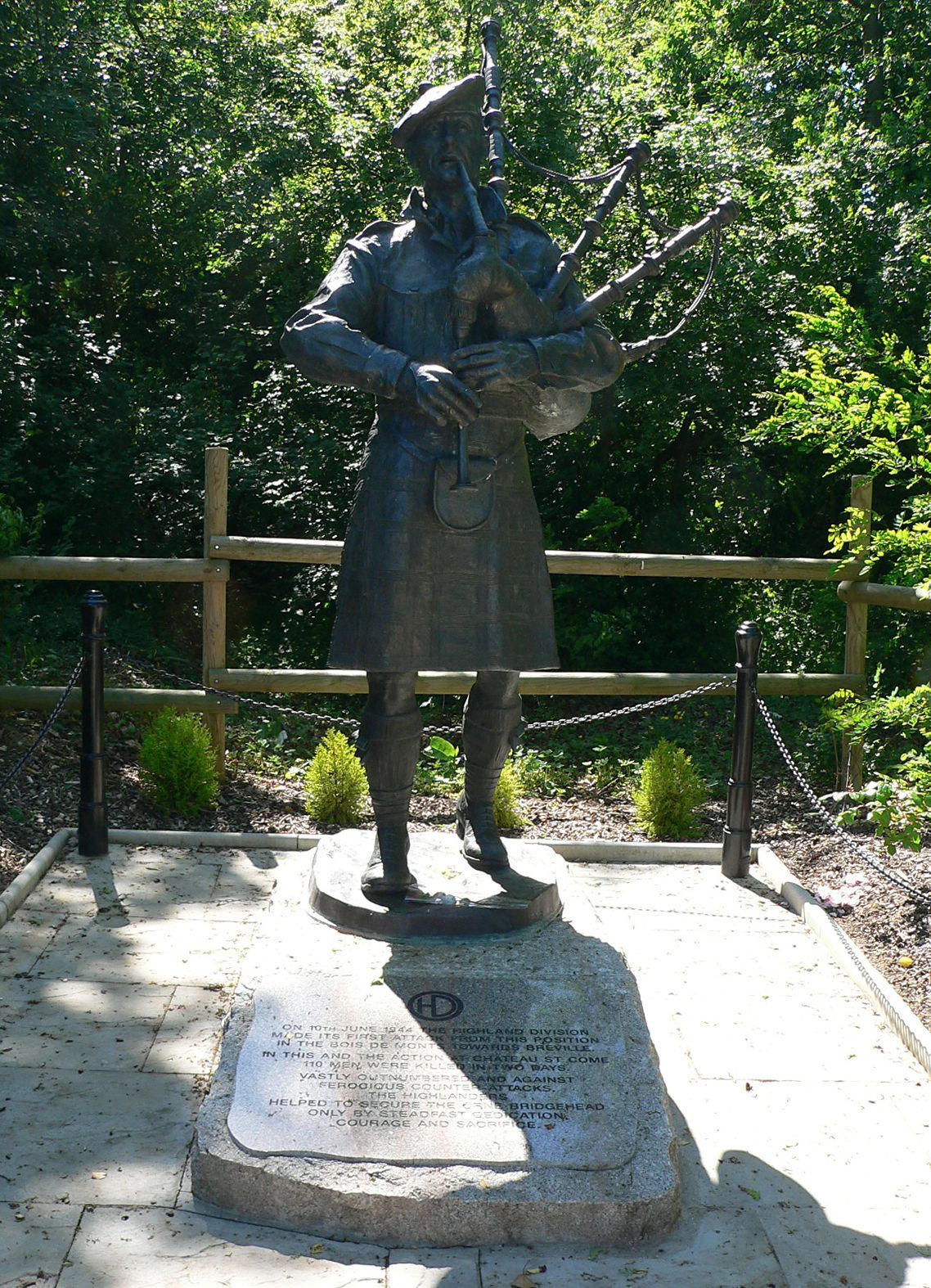 Statue of a Scottish piper for the 51 Highland Division