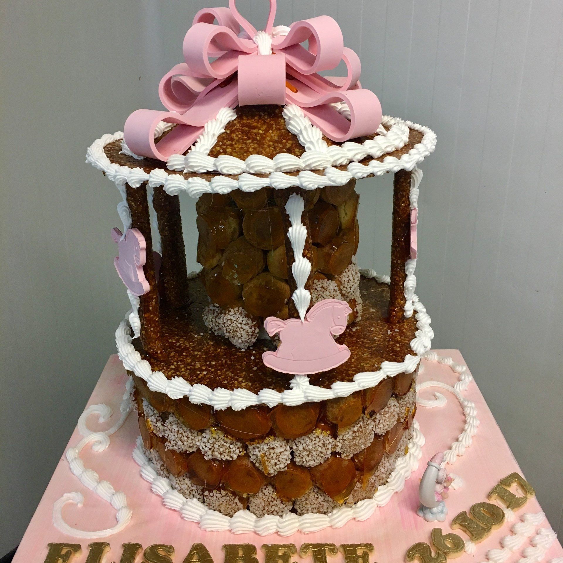 Pièce montée caroussel en choux Pièce montée caroussel en choux vanille rhum