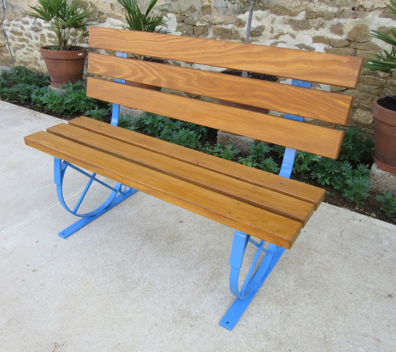 Banc de jardin en métal et bois fait à la main Banc de jardin en métal et bois fait à la main
