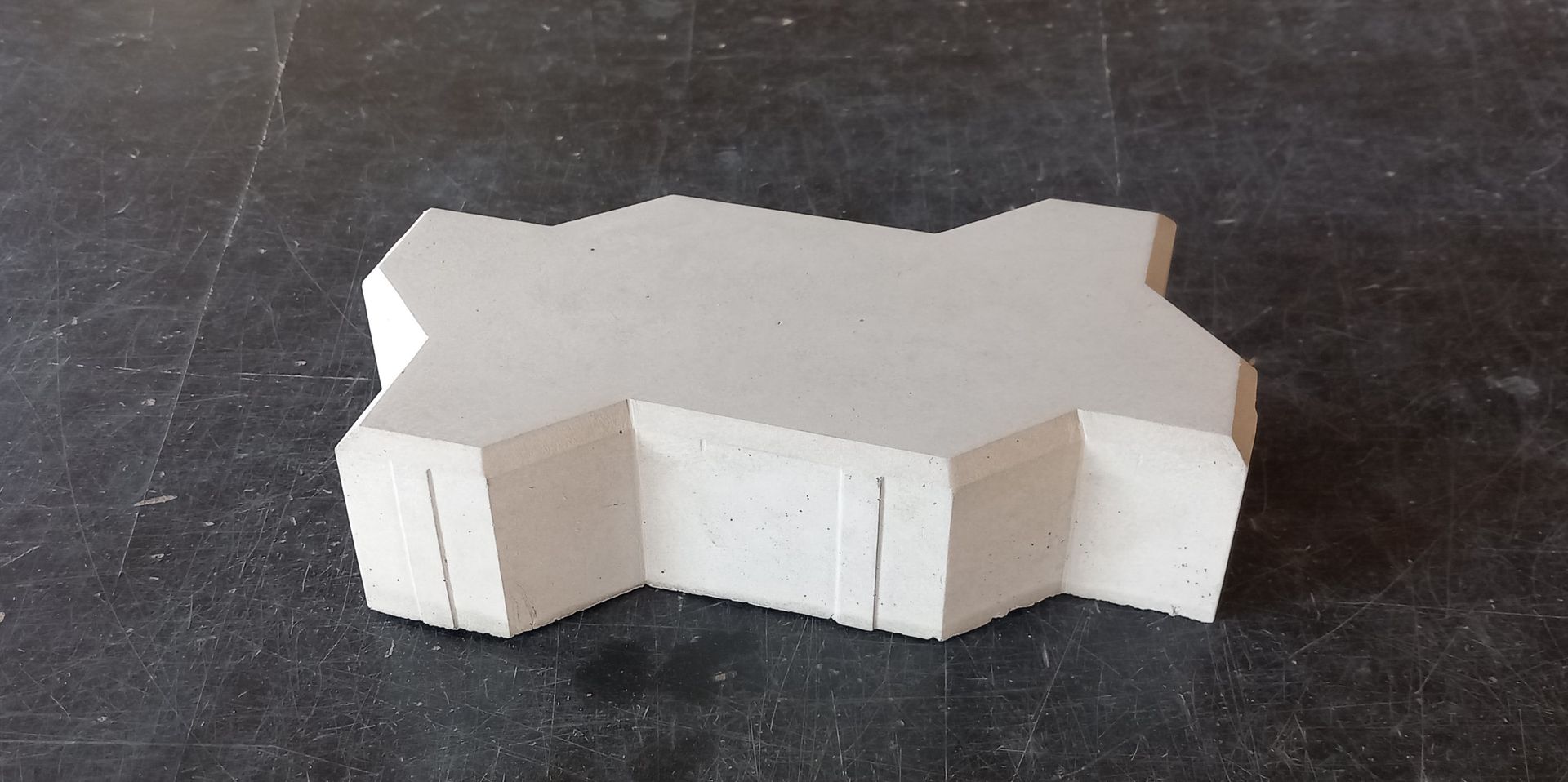 Pavés en béton en Zigzag avec surface lisse Pavés en béton en Zigzag avec surface lisse