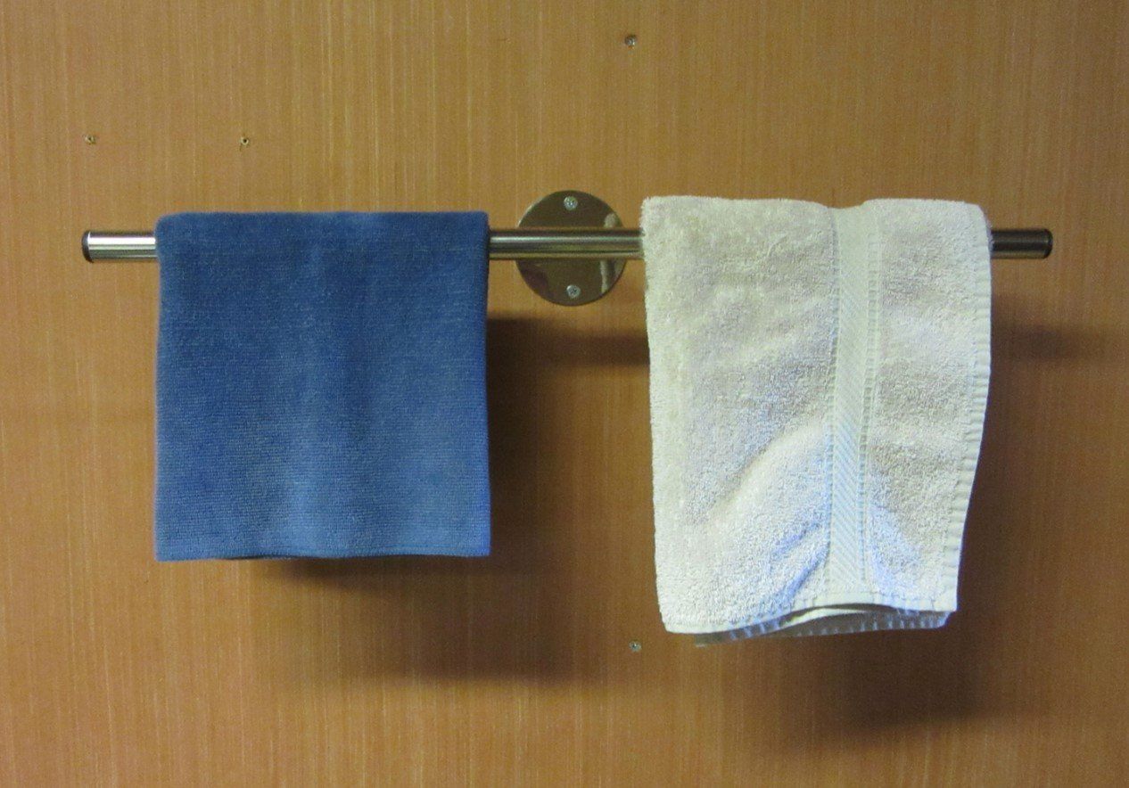 Barre support en inox pour accrocher des serviettes de bain Barre support en inox pour accrocher serviettes de bain