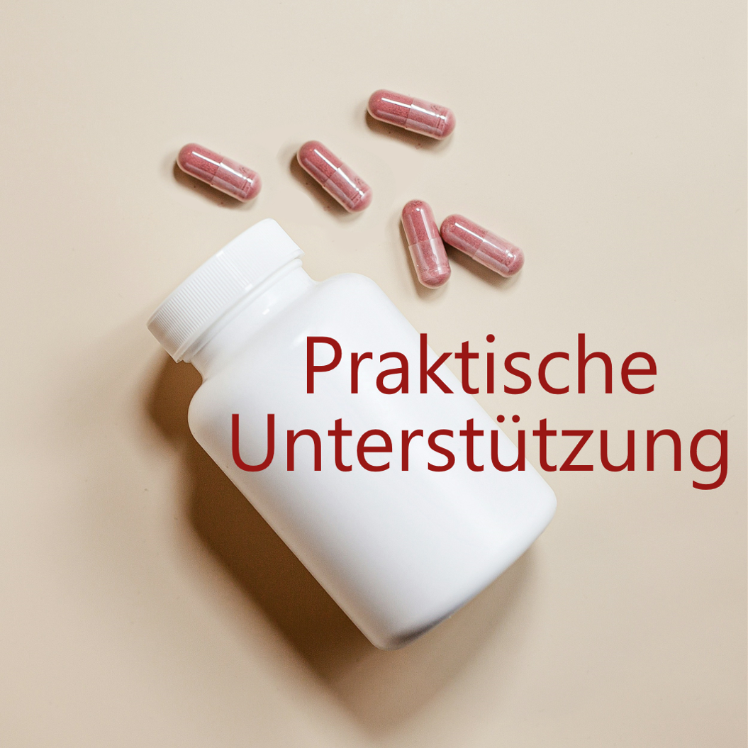 Geschlossene Medikamentendose mit Kapseln und dem Schriftzug Praktische Unterstützung