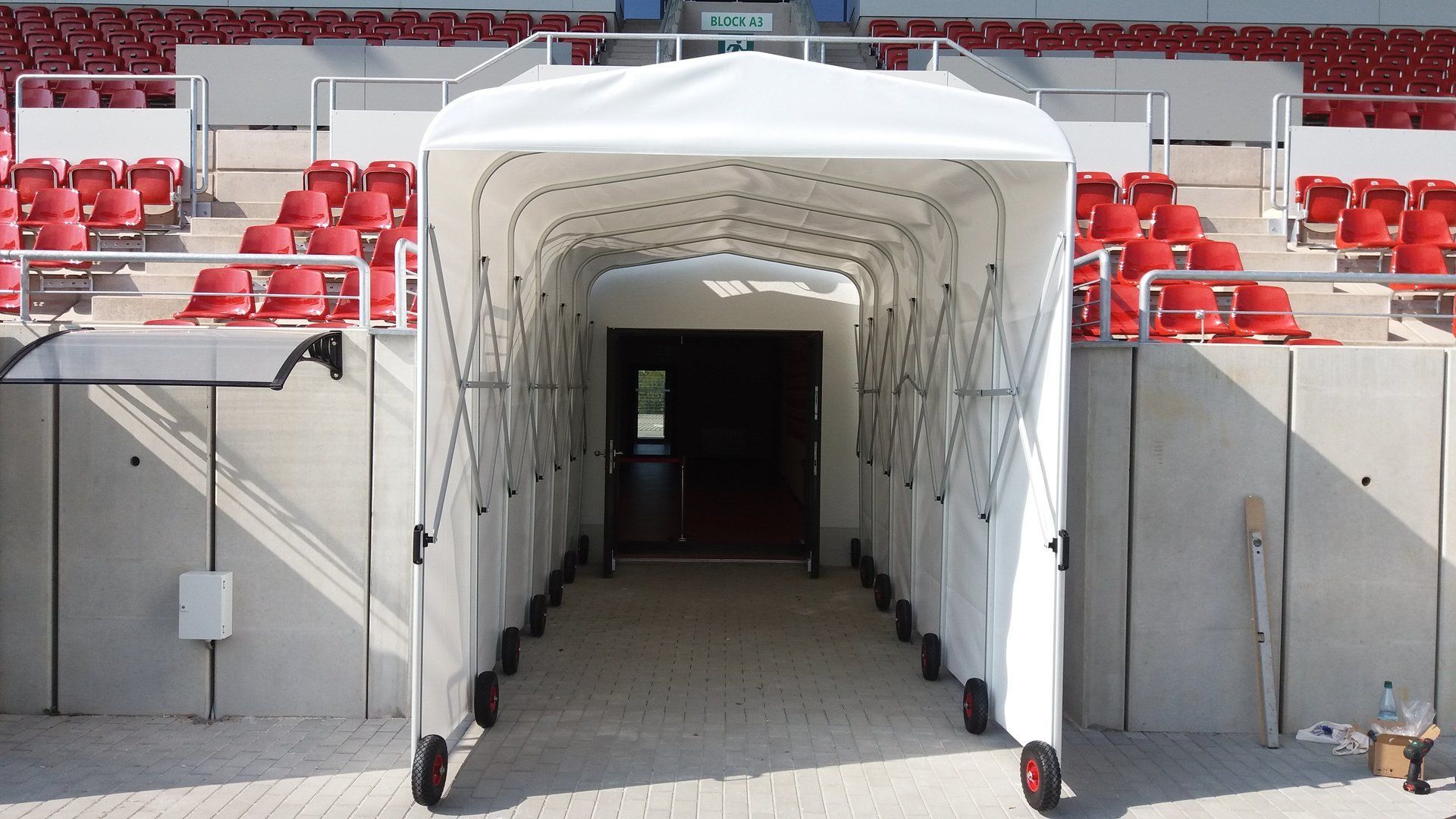 Spielertunnel, Ausgangstunnel, Fußball, Stadion, Schutz