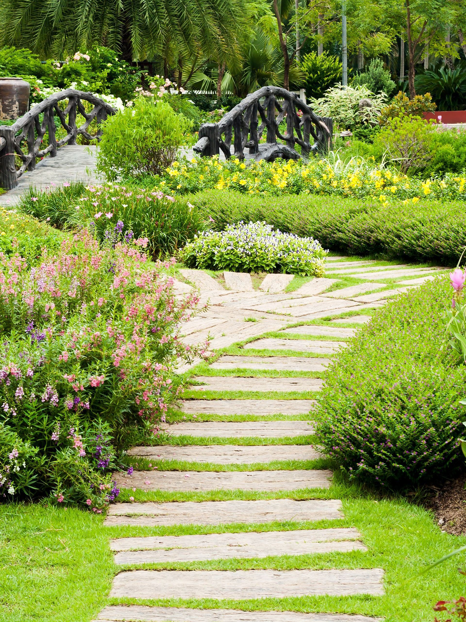 Gartenanlage Weiskirchen Weg Platten