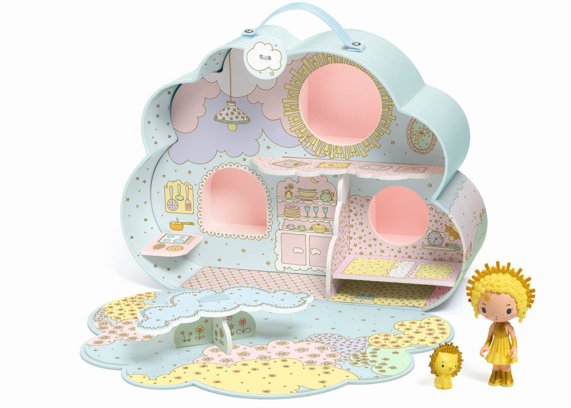 Artikelnr.: DJ06953; Marke: Djeco; TINYLY von DJECO ist ein Produktreihe für ein zauberhaftes Spiel in einer kleinen Welt, niedliche Figuren in herrlich fantasievoll gestalteten Umgebungen. Das ist das Wolkenhaus von SUNNY und ihrem Kätzchen MIA. Klapp das Köfferchen aus und entdecke das Häuschen (22 x 17 x 10 cm) mit einer Küche, Schlafzimmern und einem Esstisch. 2 Figuren inklusive