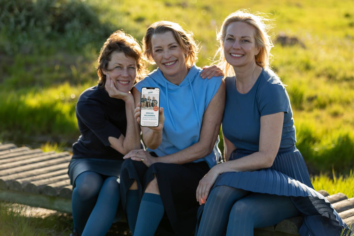 Foto einer Frau, die mit Kompressions-Versorgungen joggt