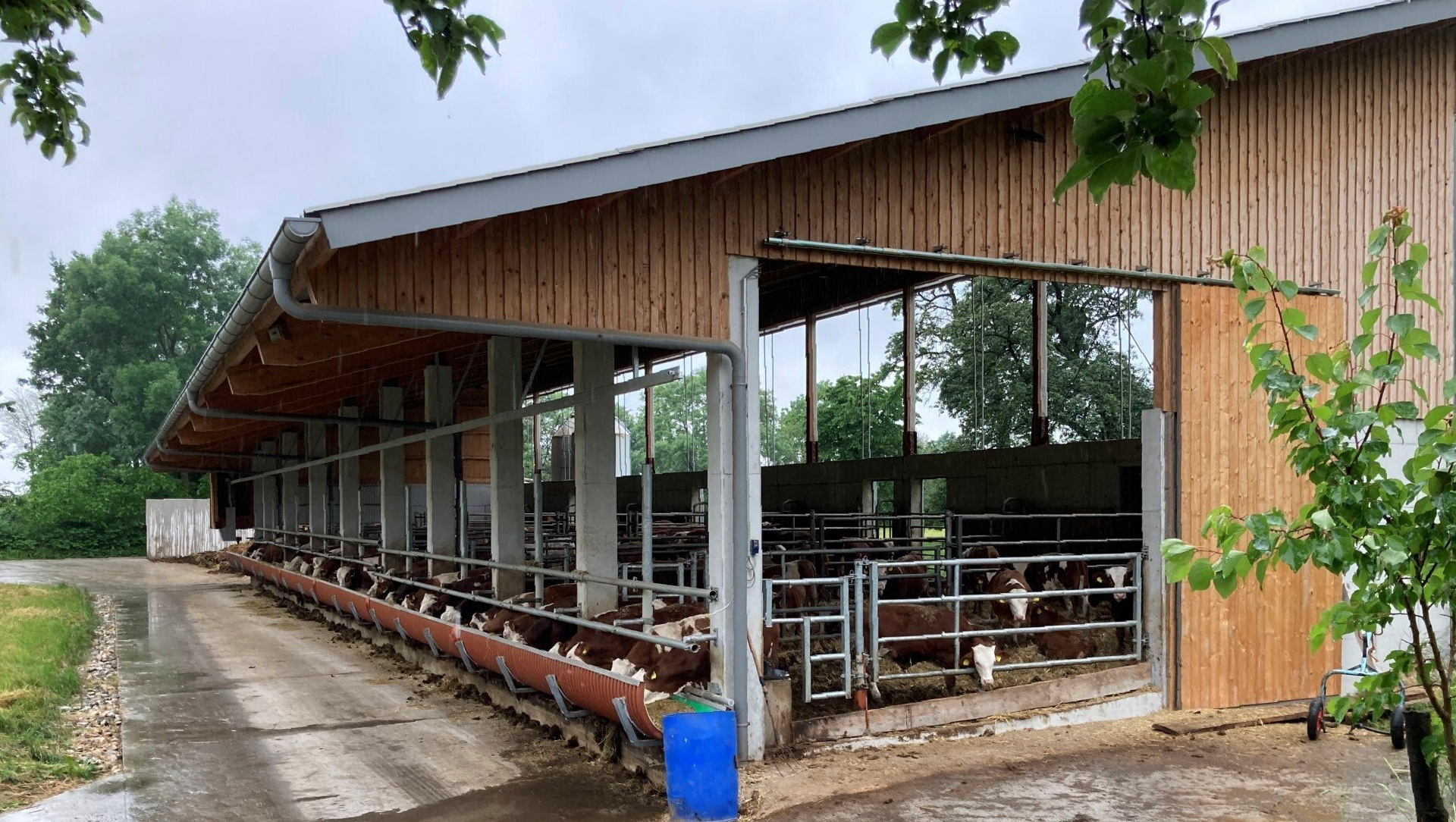 Stallerweiterung und Neubau Multifunktionsstall Multifunktionsstall mit Bergehalle