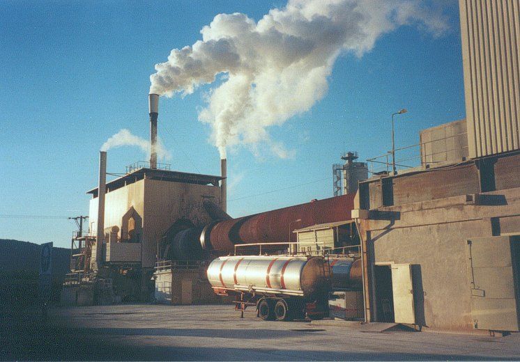Cement plant with Nox-reduction system (France)