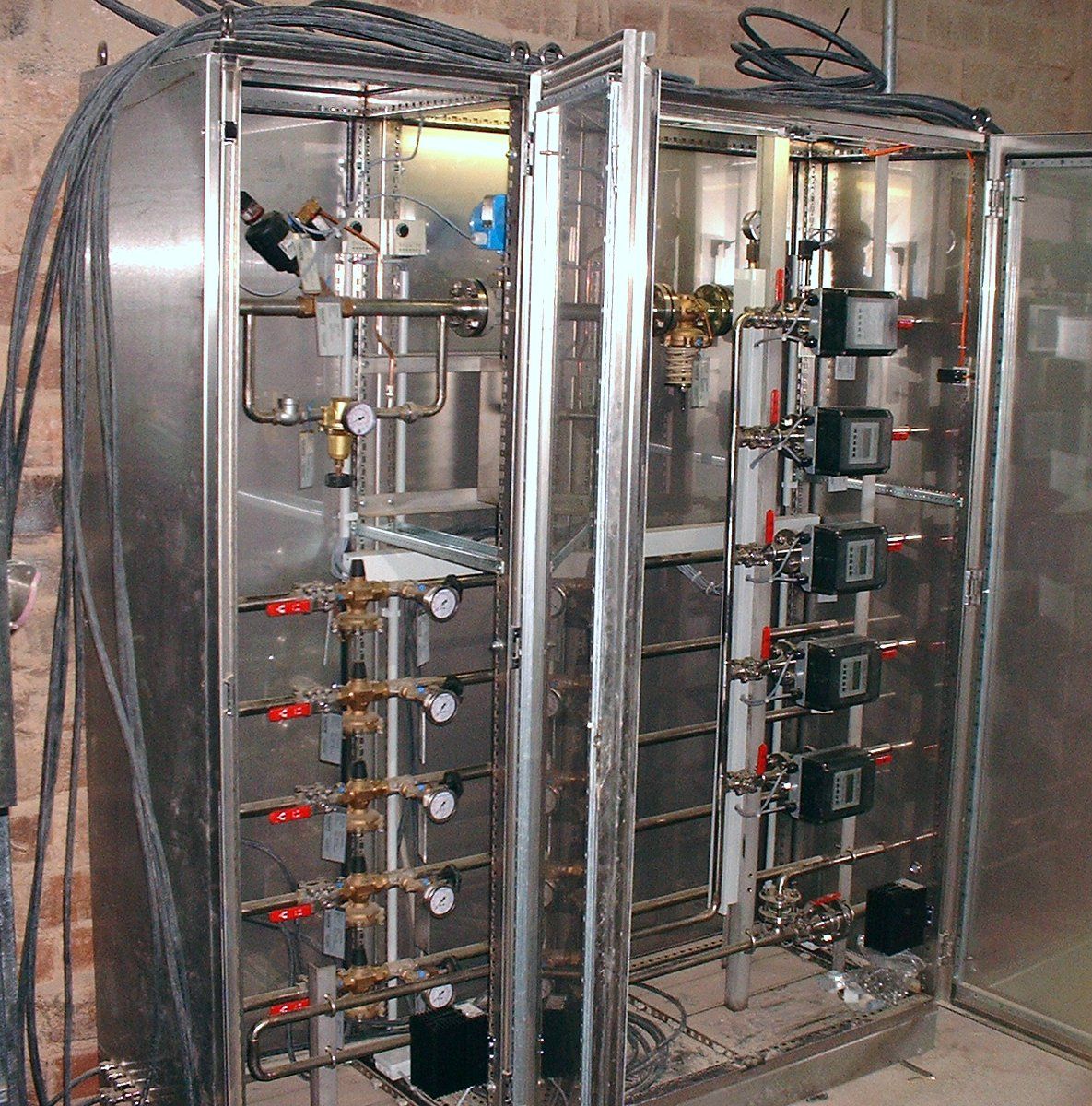 Ventilstand in Schaltschrank montiert (Deutschland)