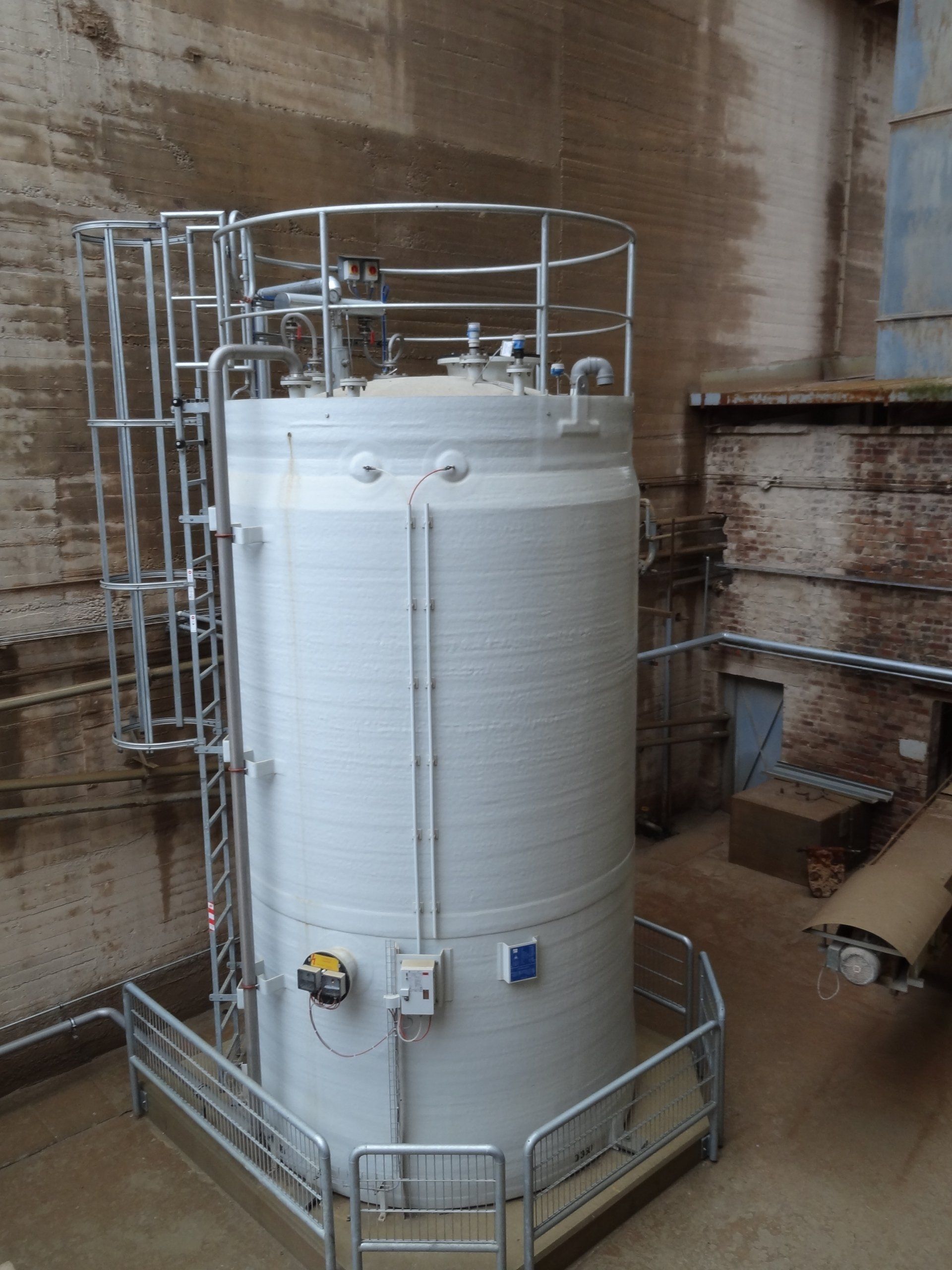 Tank storage for urea solution made of GRP (cement plant Germany)