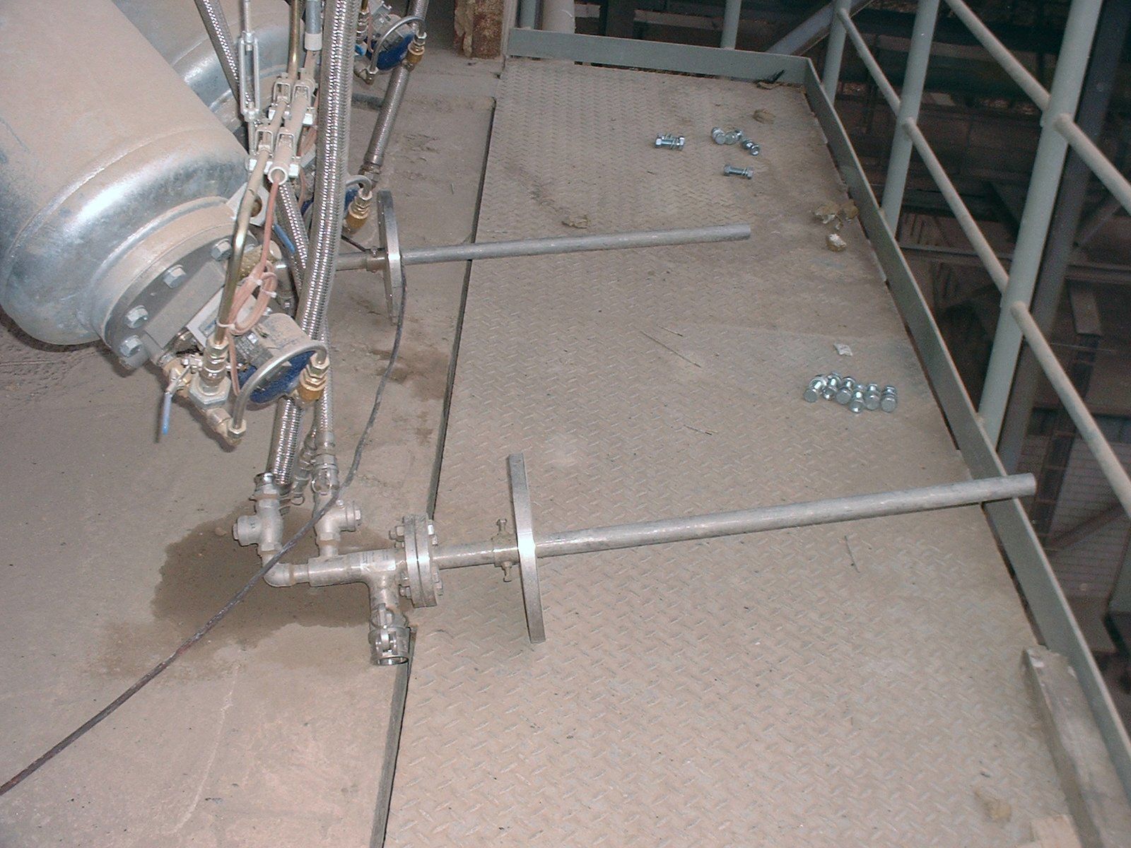 Lanzas-CALDYN que incluye tubo protector para plantas cementeras