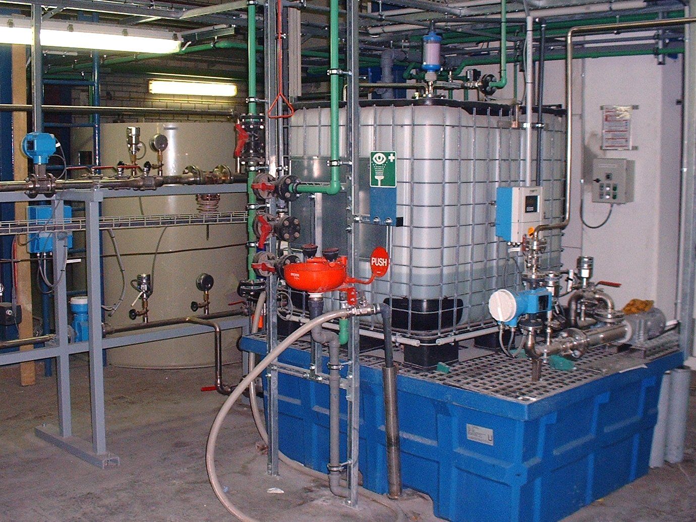 Acid dosing for automatic cleaning